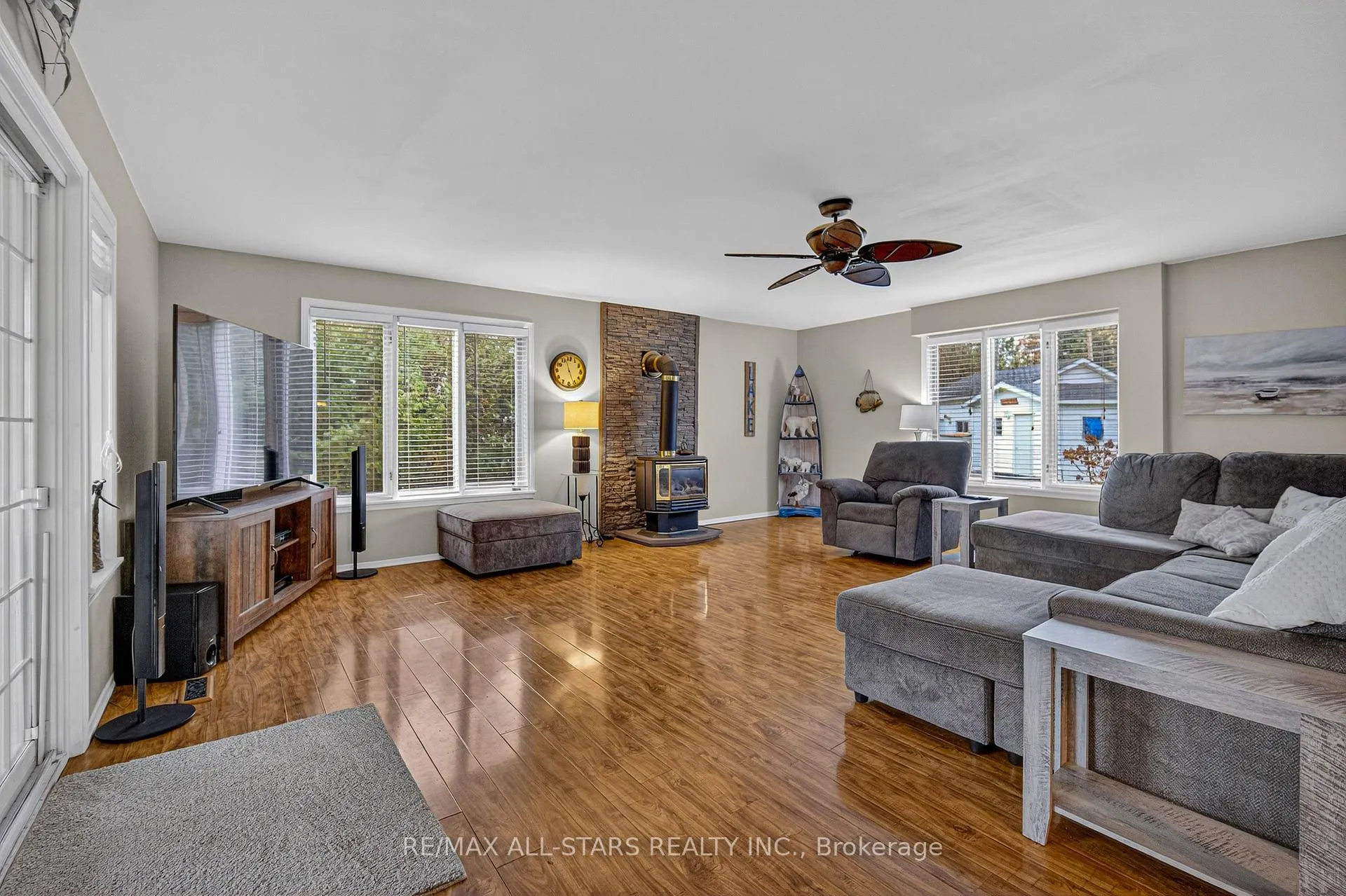 Photo 13 of 19 Charlotte Crescent, Kawartha Lakes, Omemee — HOMEH