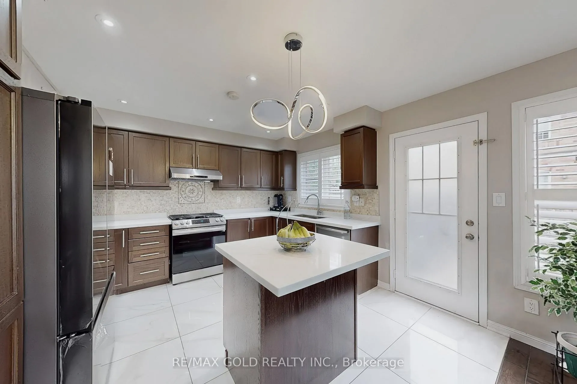 Photo 8 of 933 Raftis Crescent, Milton, Coates — HOMEH
