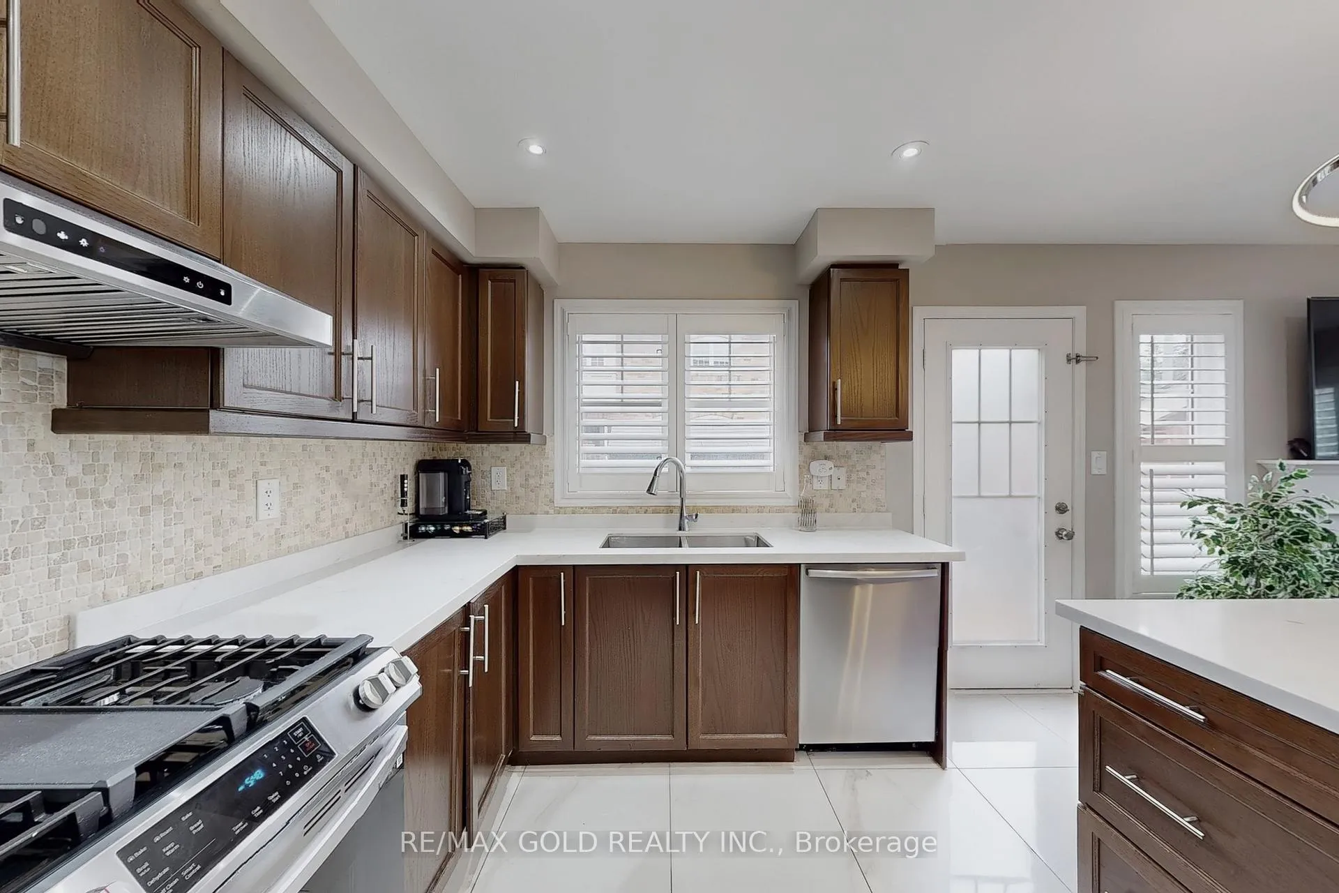 Photo 9 of 933 Raftis Crescent, Milton, Coates — HOMEH