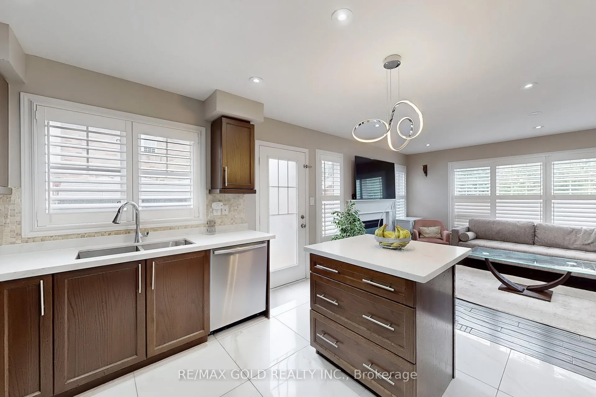 Photo 10 of 933 Raftis Crescent, Milton, Coates — HOMEH