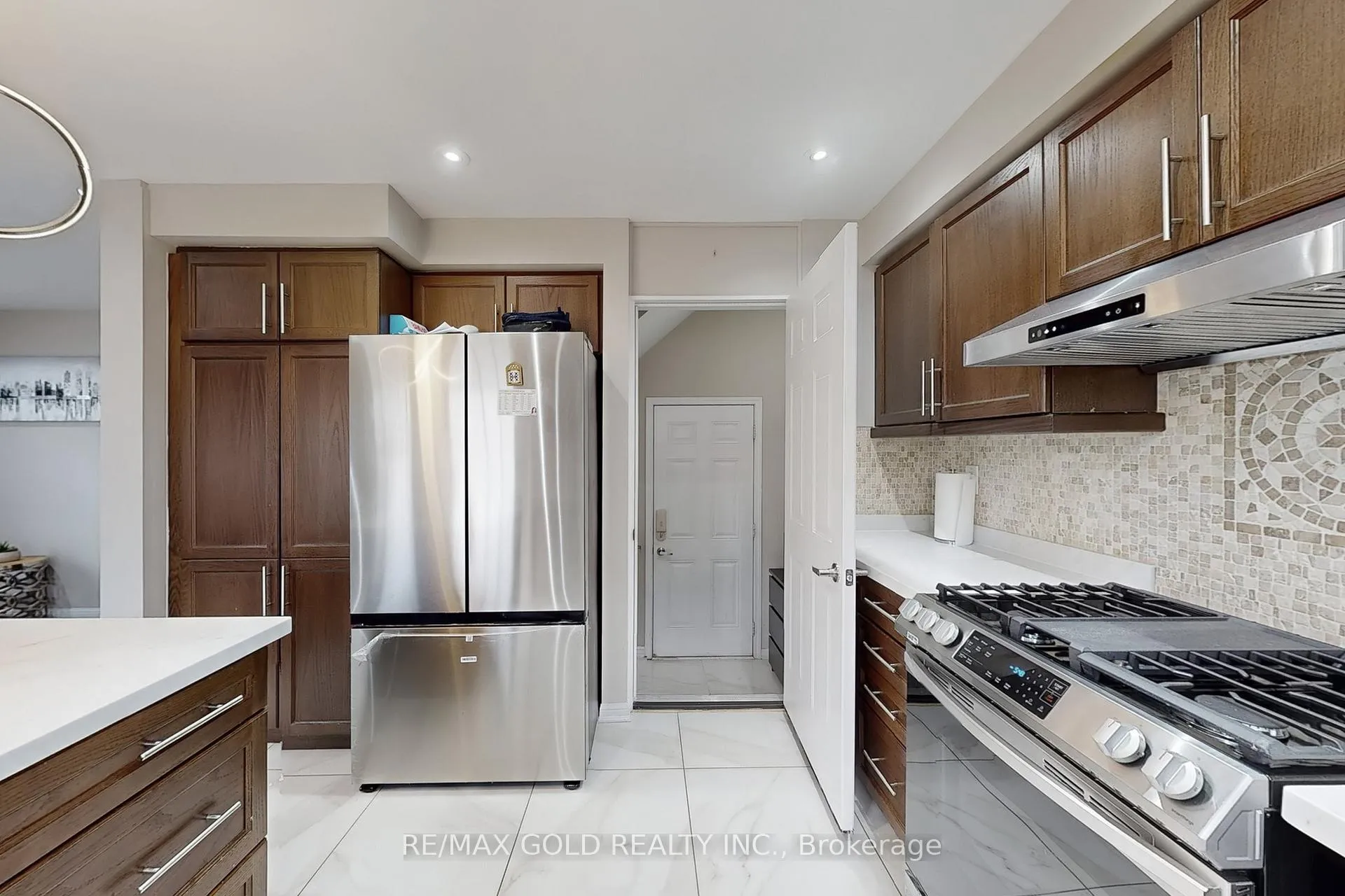 Photo 11 of 933 Raftis Crescent, Milton, Coates — HOMEH