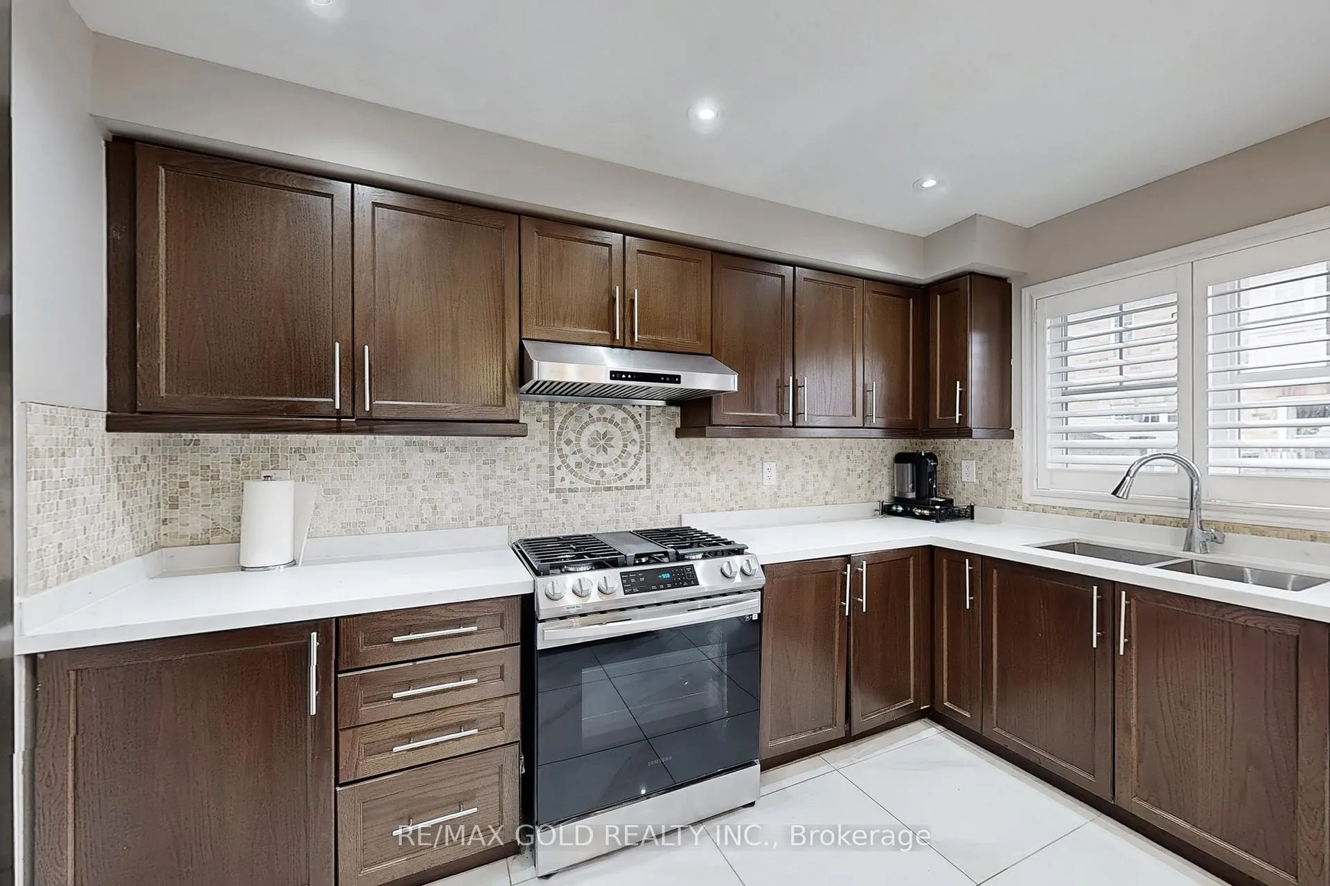 Photo 12 of 933 Raftis Crescent, Milton, Coates — HOMEH