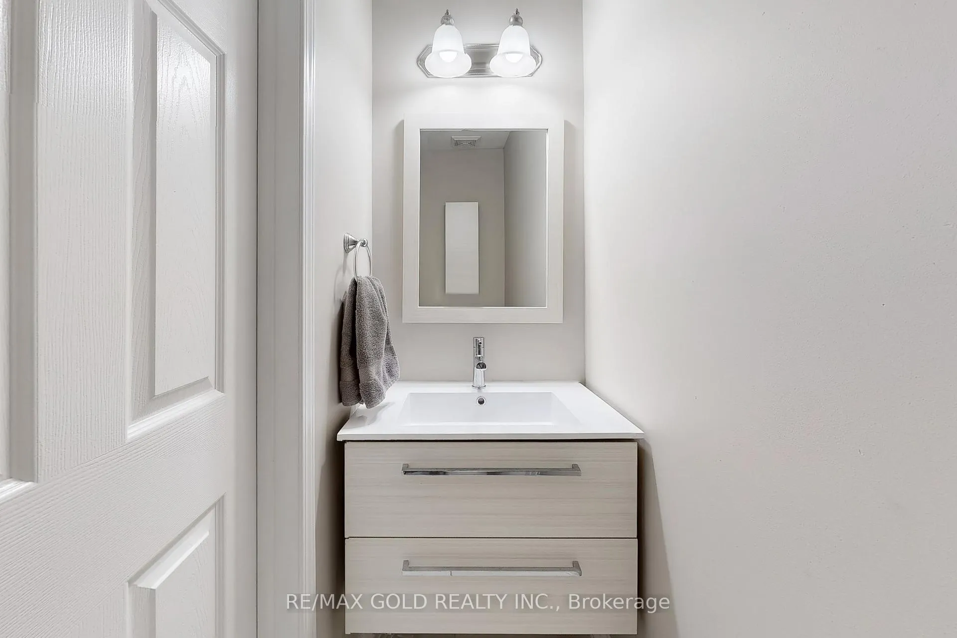 Photo 13 of 933 Raftis Crescent, Milton, Coates — HOMEH
