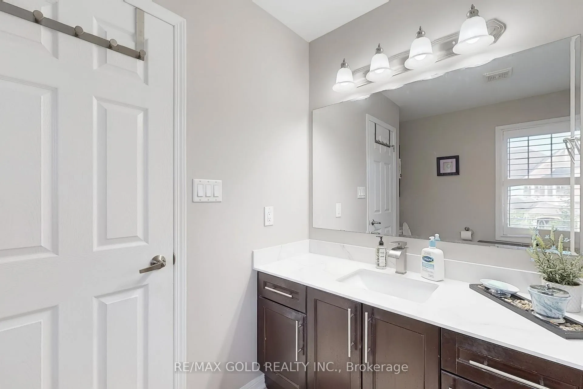 Photo 18 of 933 Raftis Crescent, Milton, Coates — HOMEH