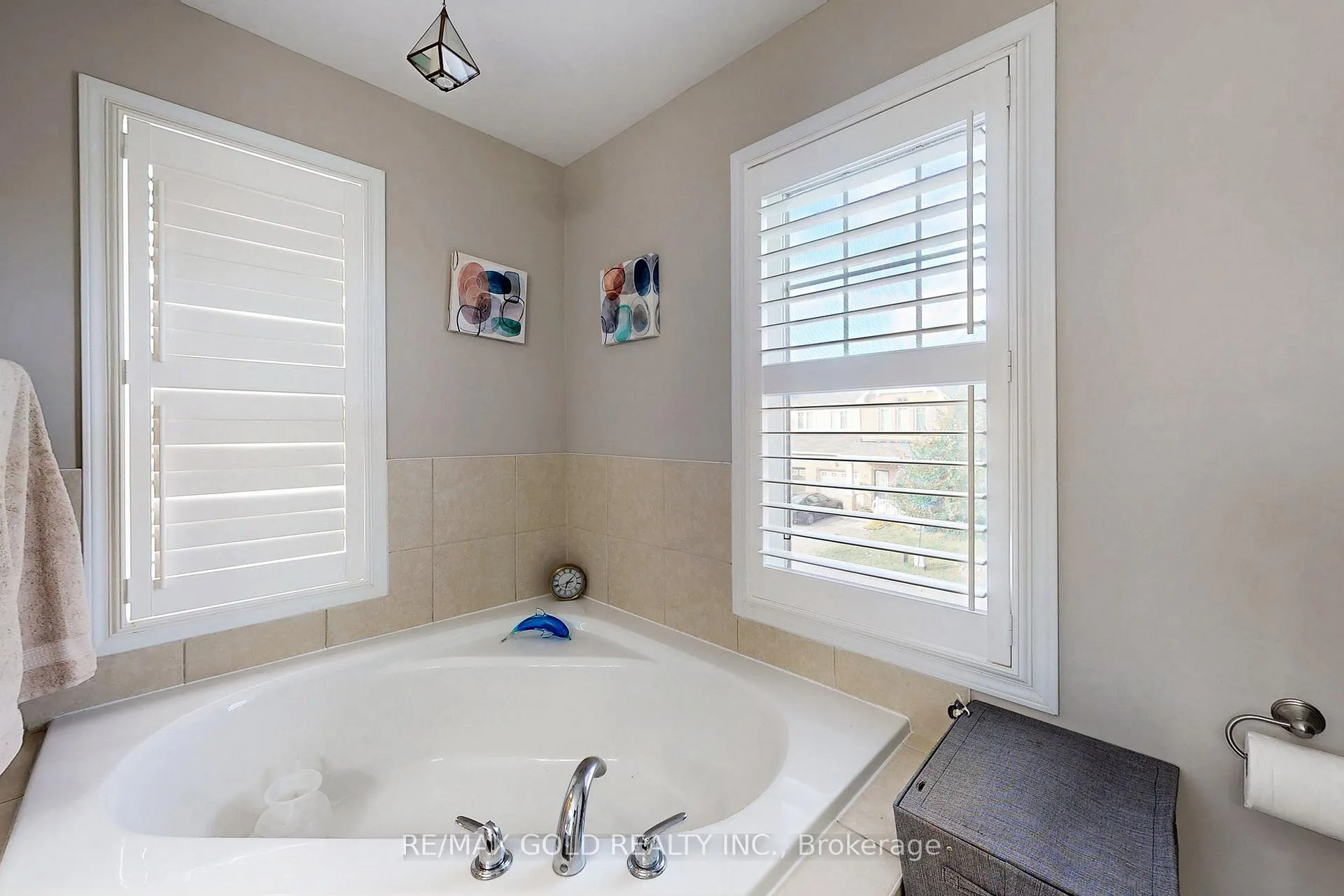 Photo 20 of 933 Raftis Crescent, Milton, Coates — HOMEH