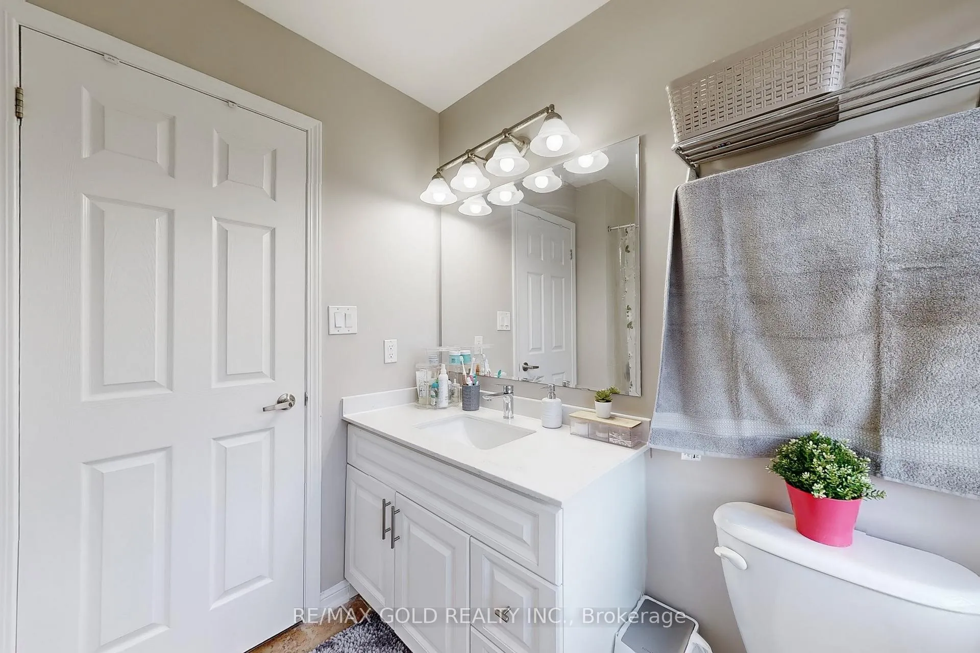 Photo 29 of 933 Raftis Crescent, Milton, Coates — HOMEH