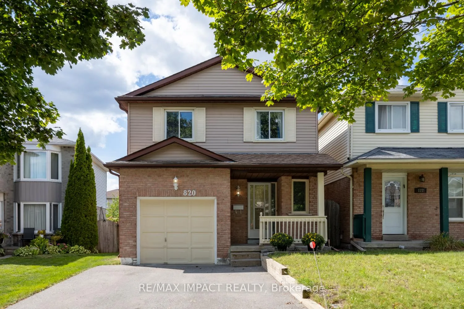 Front of 820 Bennett Crescent