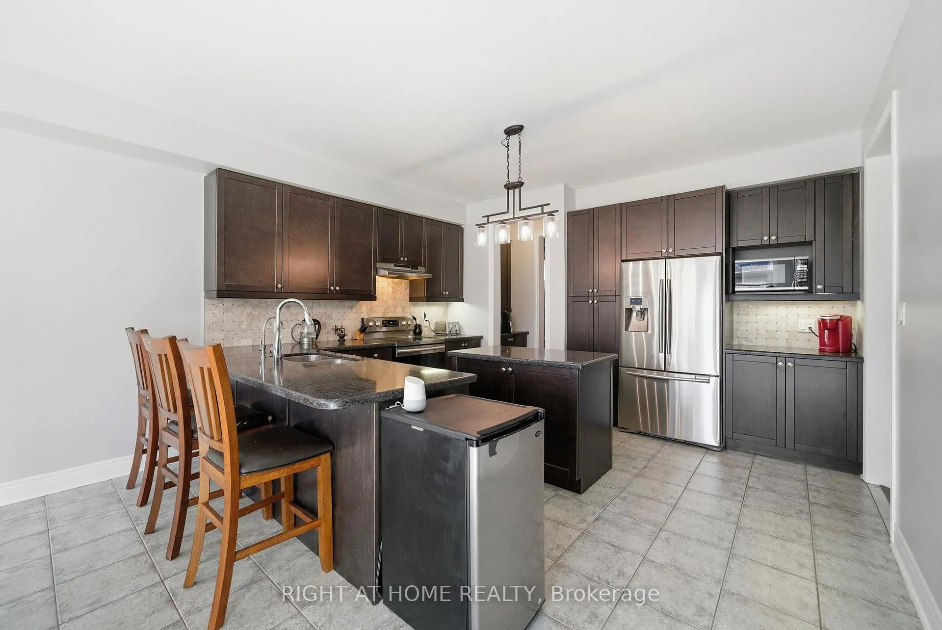 Photo 13 of 11 Mason Drive, New Tecumseth, Alliston — HOMEH