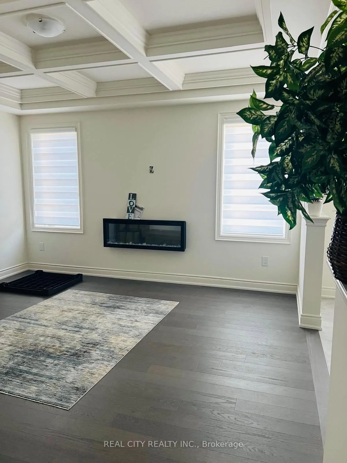 Photo 2 of 56 Bloomfield Crescent, Cambridge — HOMEH