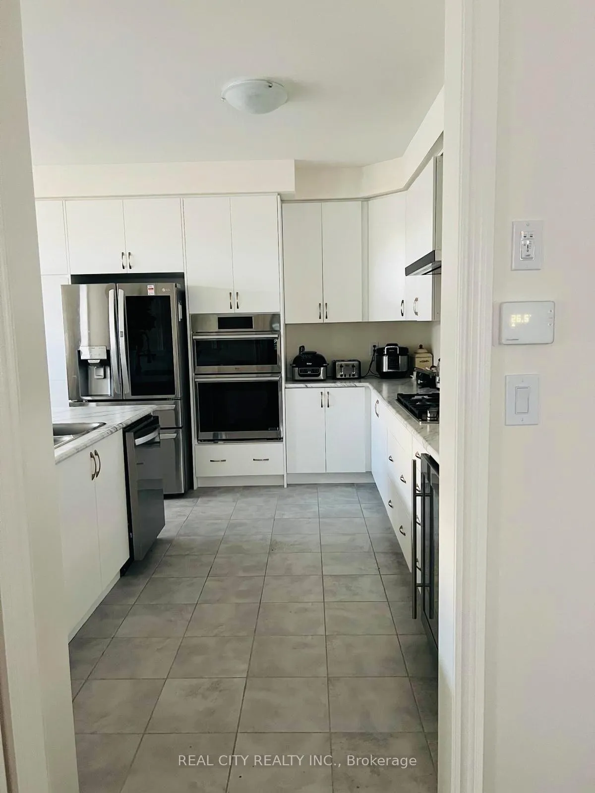 Photo 4 of 56 Bloomfield Crescent, Cambridge — HOMEH