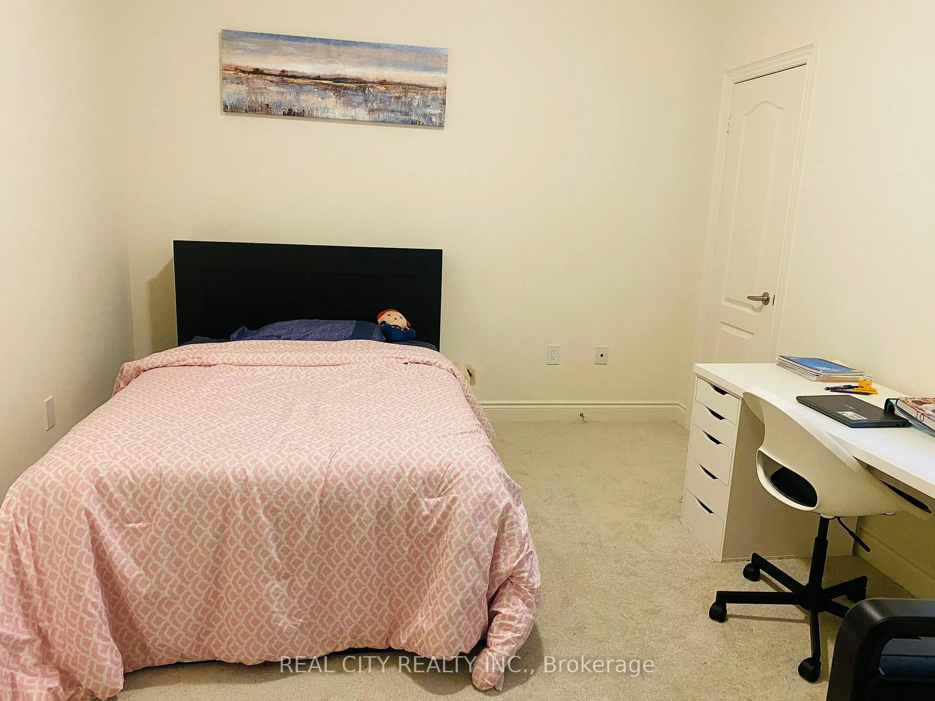 Photo 8 of 56 Bloomfield Crescent, Cambridge — HOMEH
