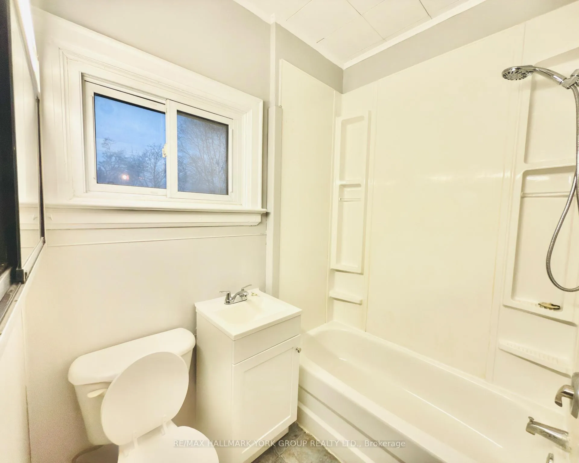 Photo 11 of Unit MAIN, 212 Bradford Street, Barrie, Allandale Centre — HOMEH