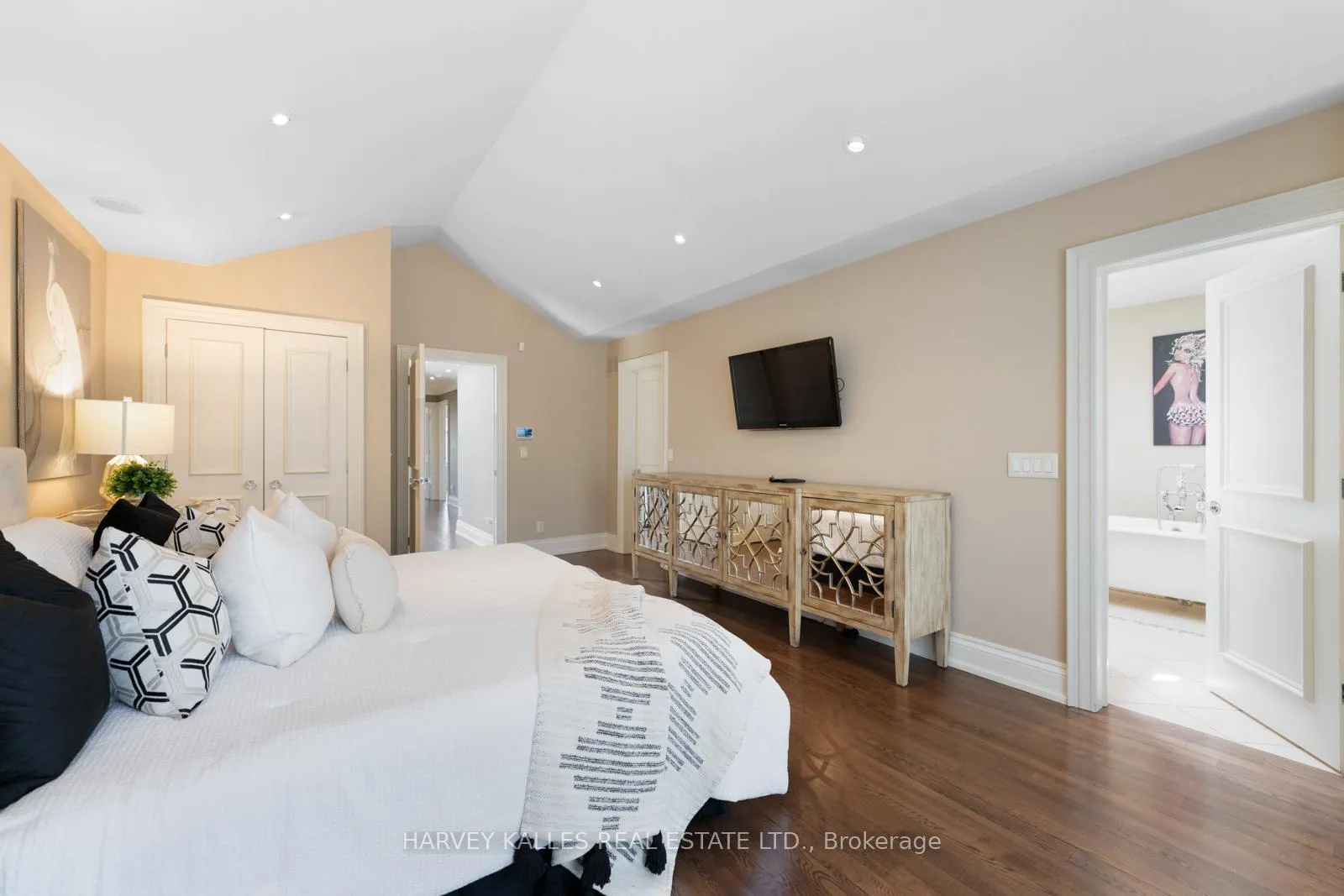 Photo 29 of 538 Woburn Avenue, Toronto, Bedford Park-Nortown — HOMEH