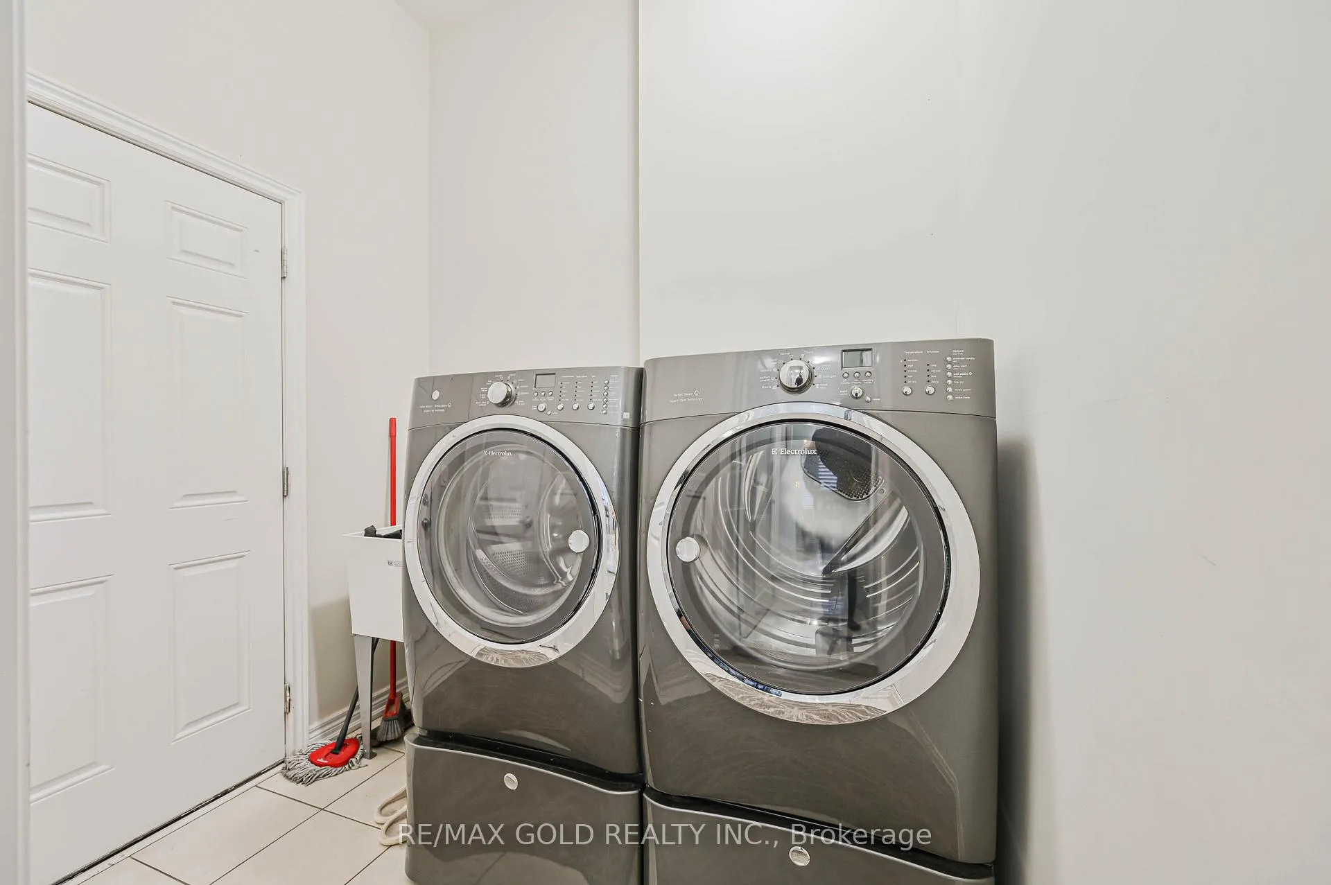 Photo 13 of 66 Kalmia Road, Brampton, Credit Valley — HOMEH