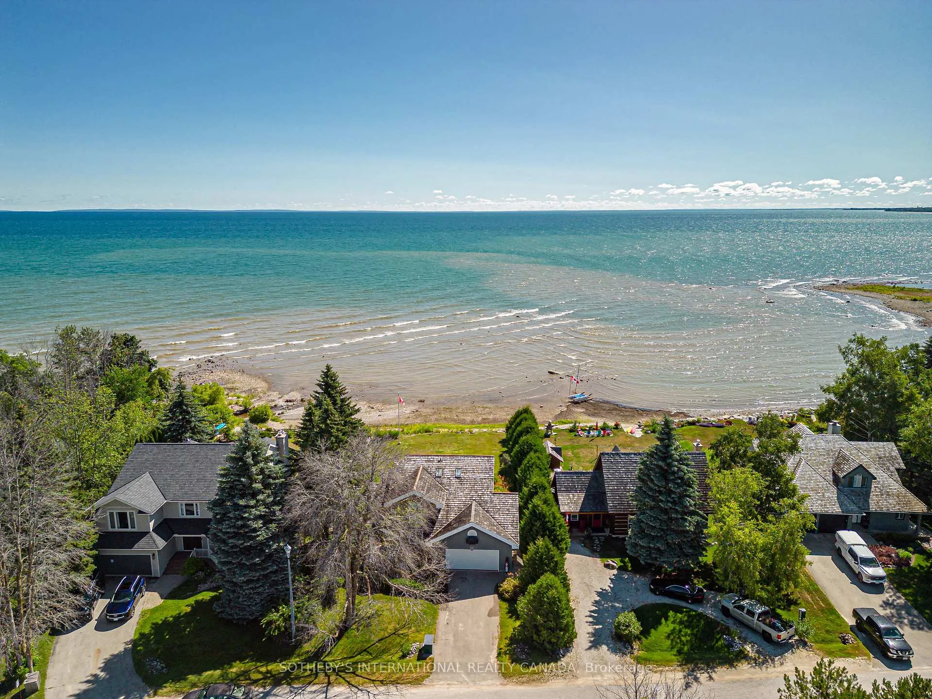 Photo 1 of 121 Fieldcrest Court, Blue Mountains — HOMEH