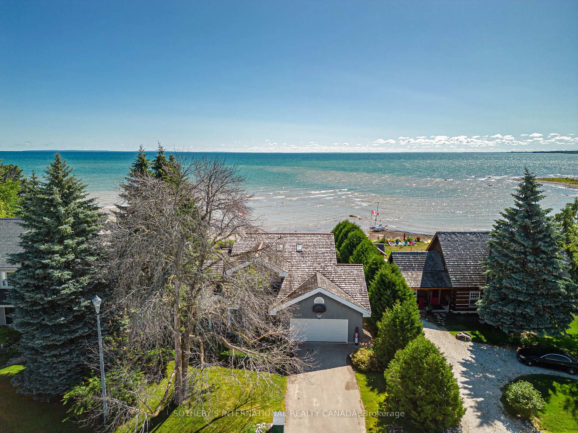 Photo 4 of 121 Fieldcrest Court, Blue Mountains — HOMEH