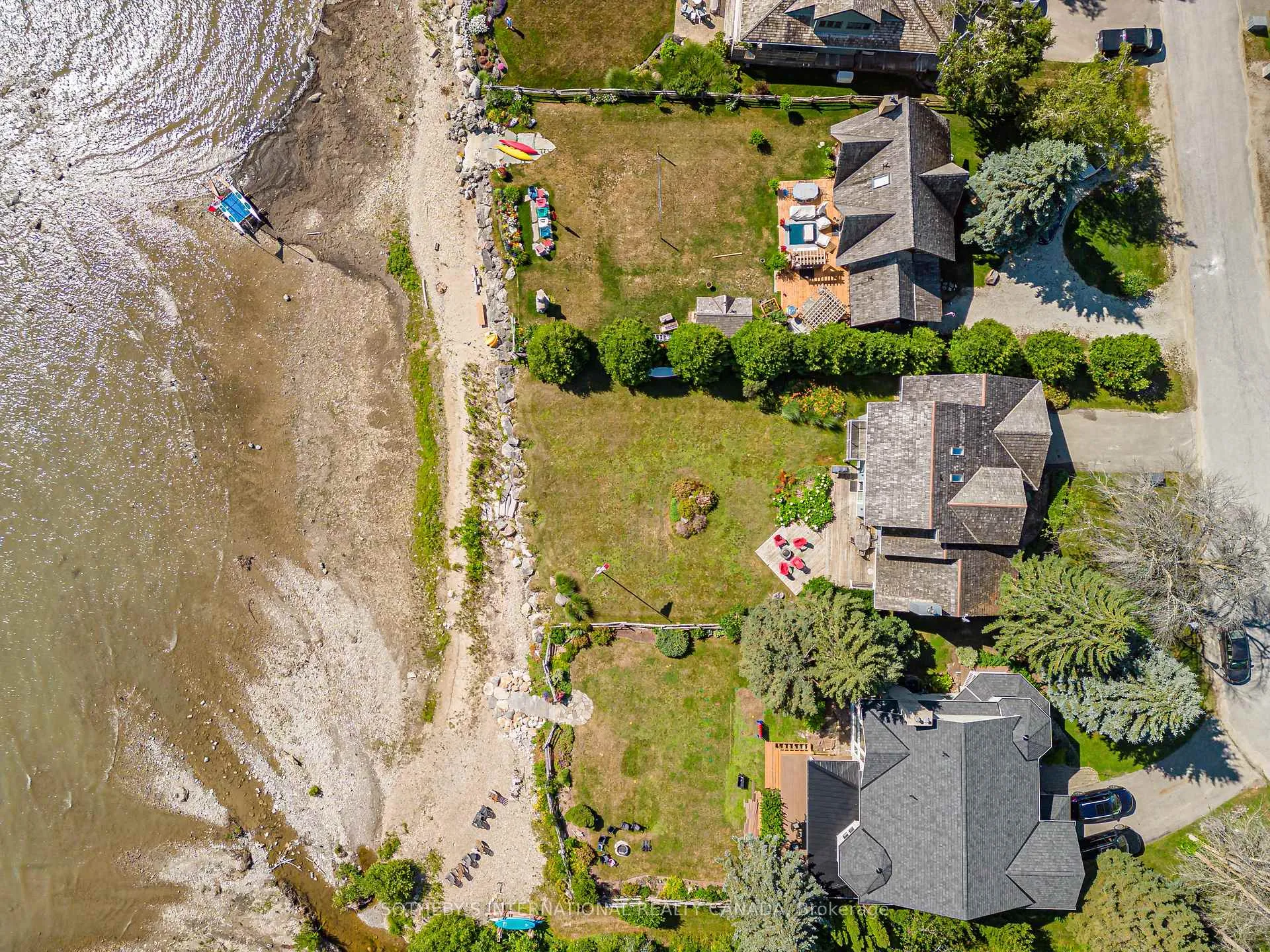 Photo 5 of 121 Fieldcrest Court, Blue Mountains — HOMEH