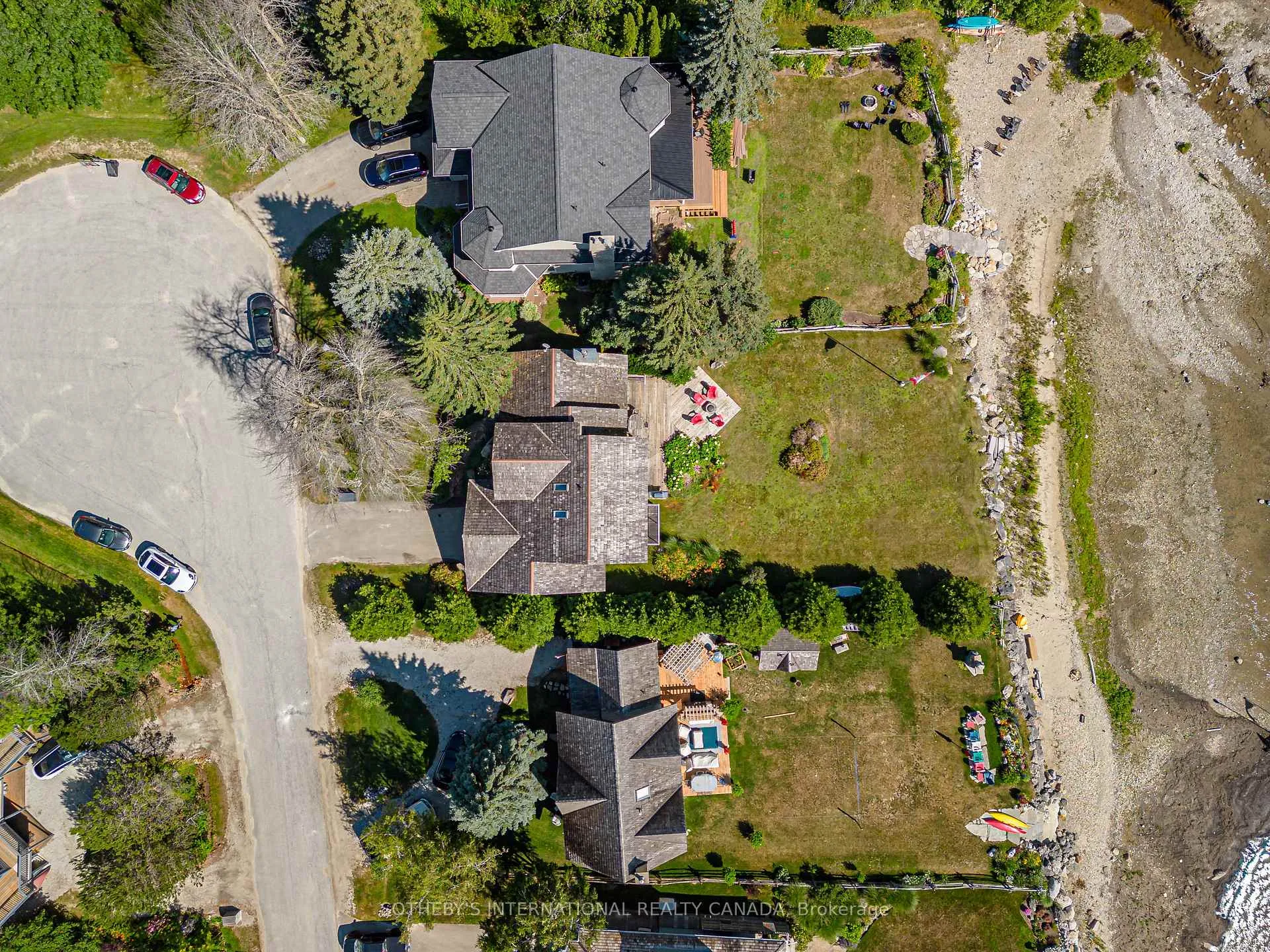 Photo 6 of 121 Fieldcrest Court, Blue Mountains — HOMEH