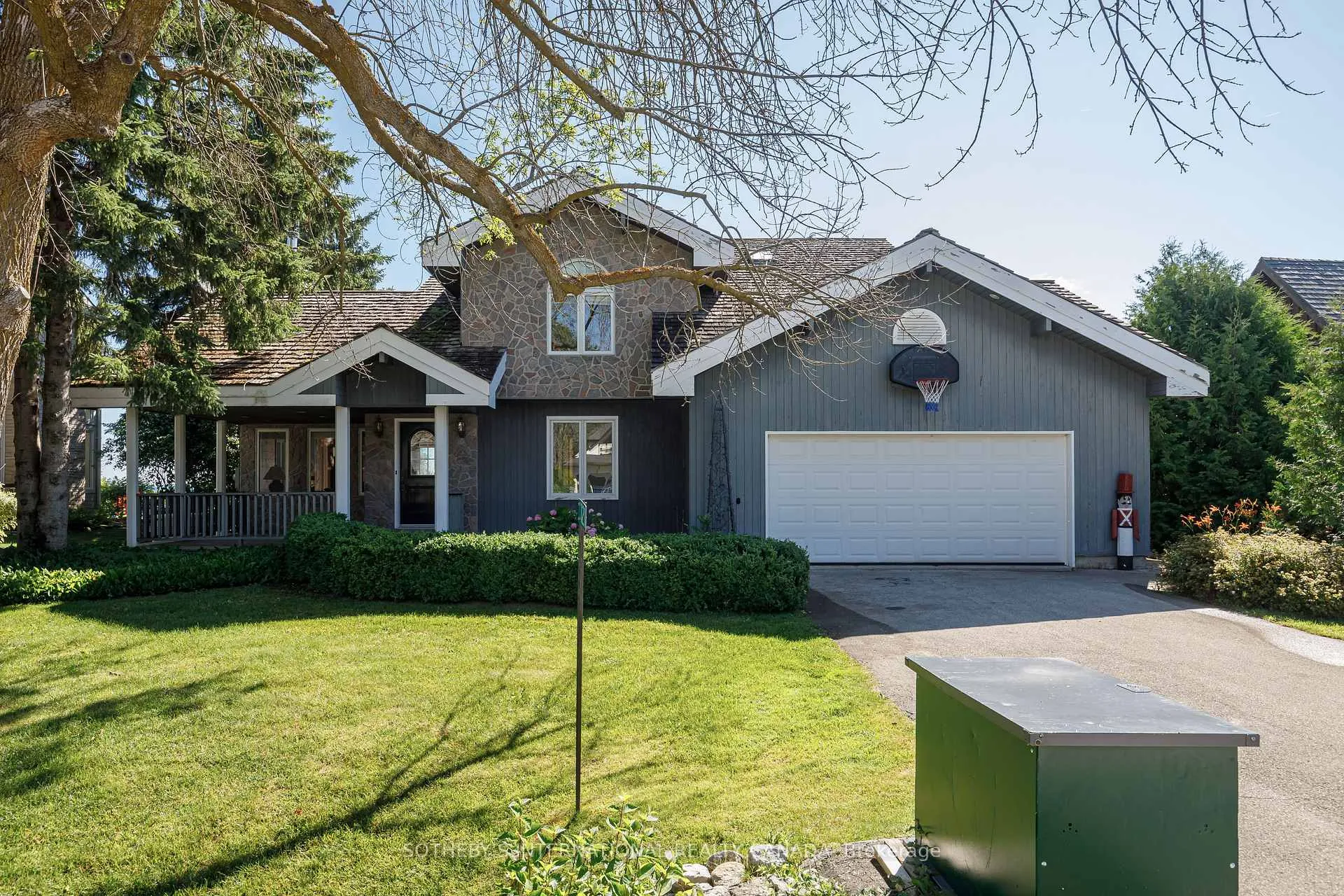Photo 16 of 121 Fieldcrest Court, Blue Mountains — HOMEH