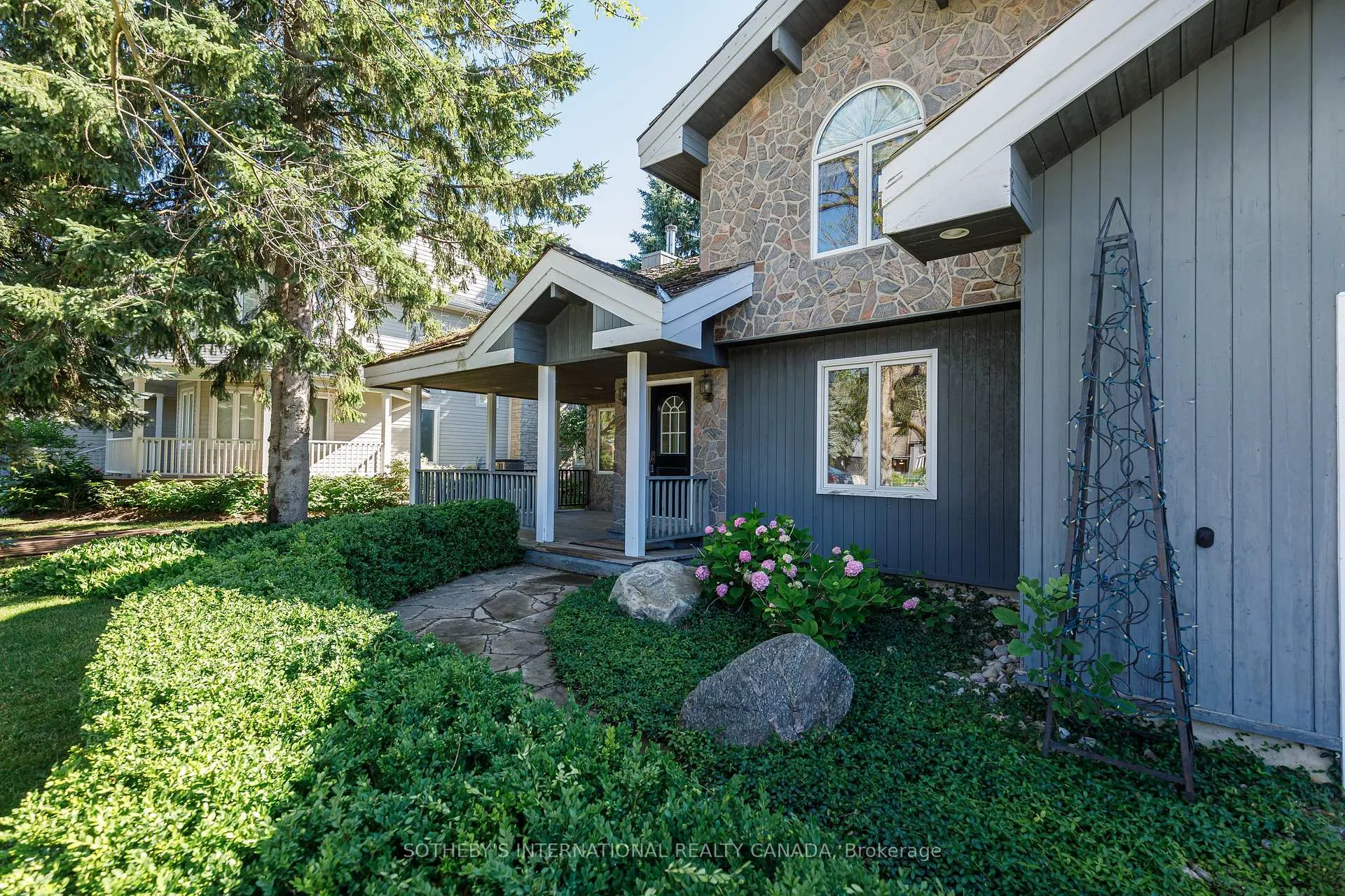 Photo 17 of 121 Fieldcrest Court, Blue Mountains — HOMEH