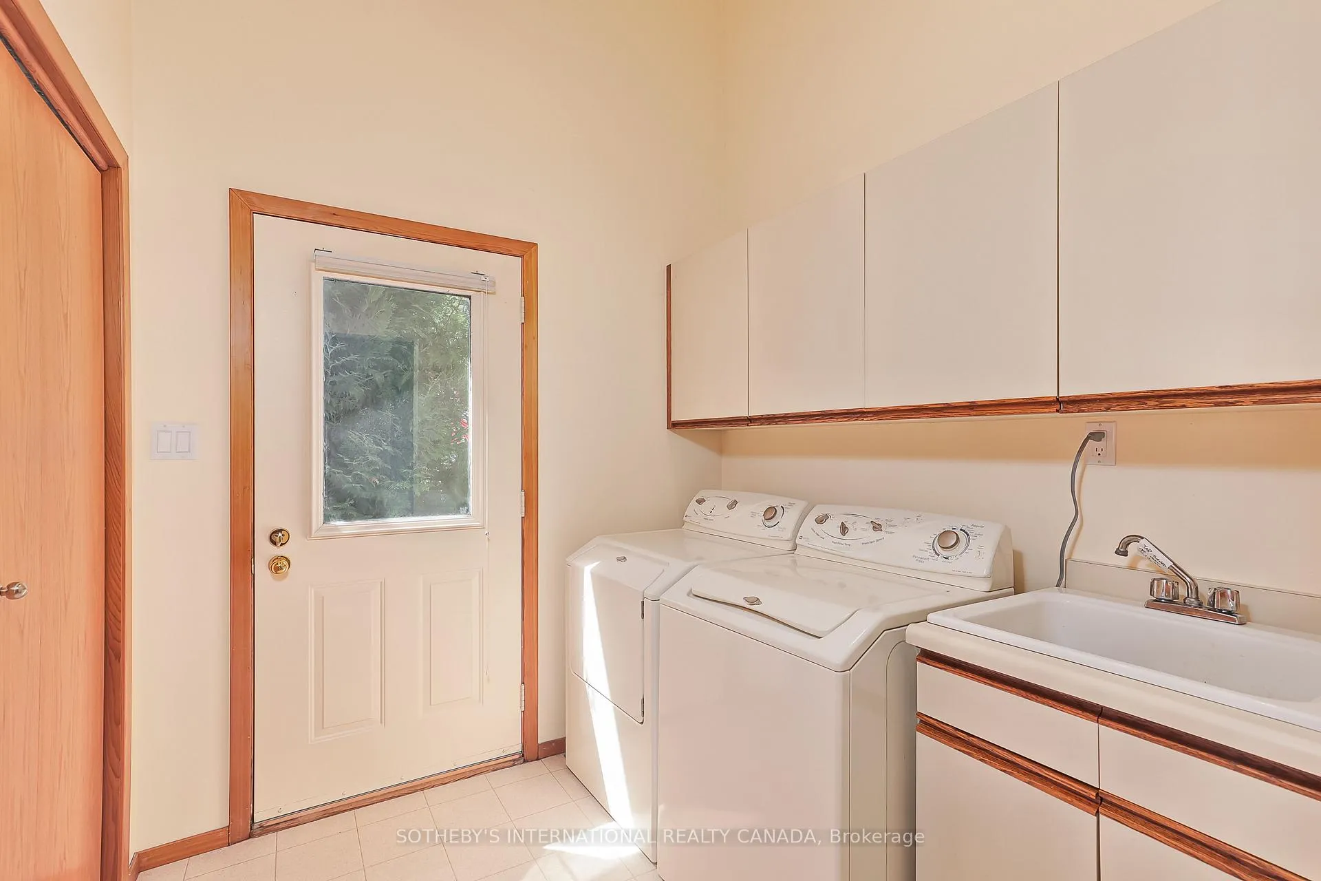 Photo 33 of 121 Fieldcrest Court, Blue Mountains — HOMEH