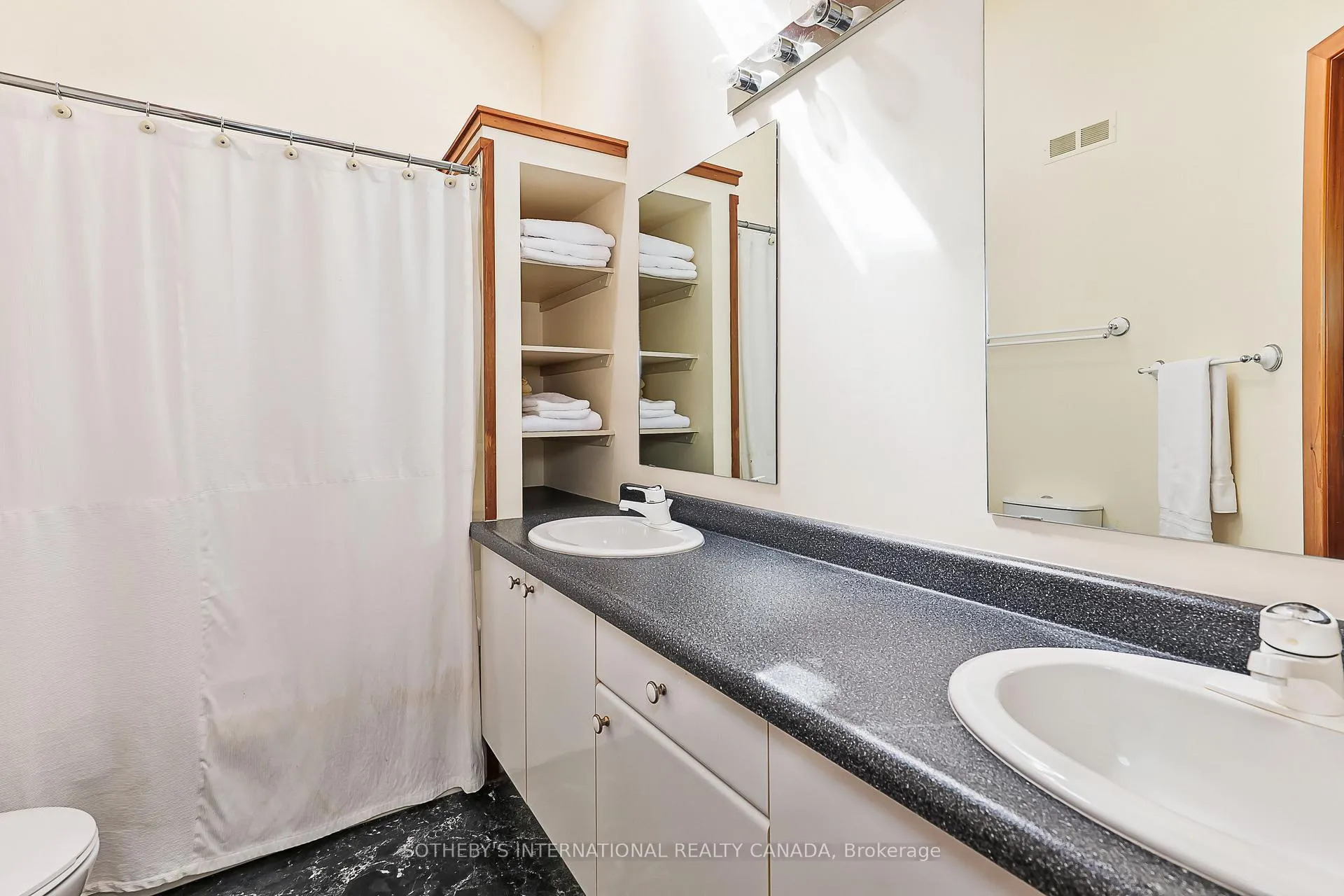 Photo 36 of 121 Fieldcrest Court, Blue Mountains — HOMEH