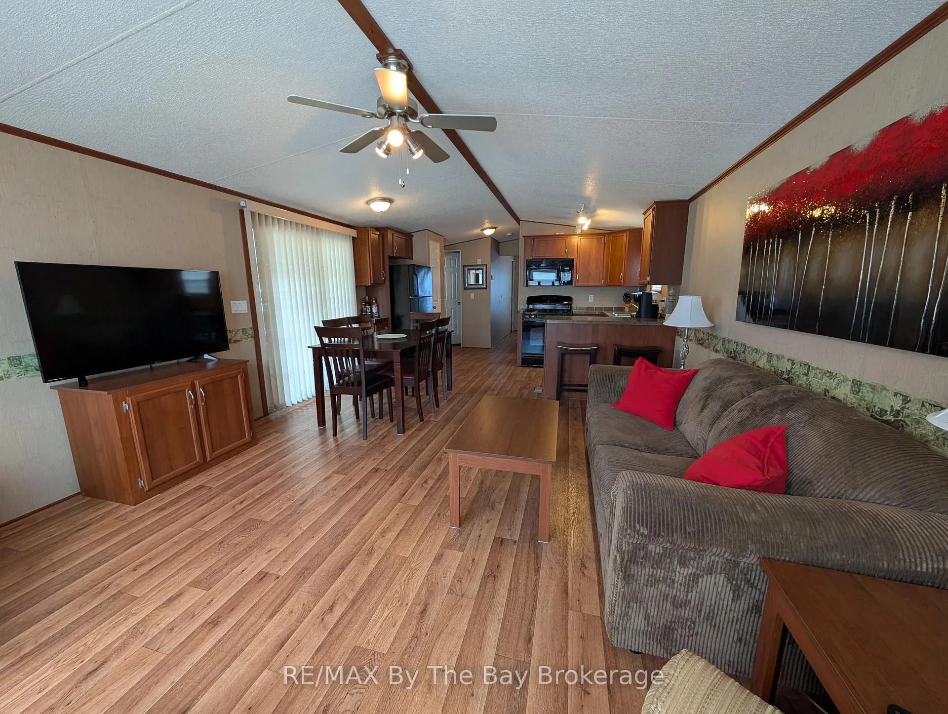 Photo 9 of 2 White Pines Trail, Wasaga Beach — HOMEH