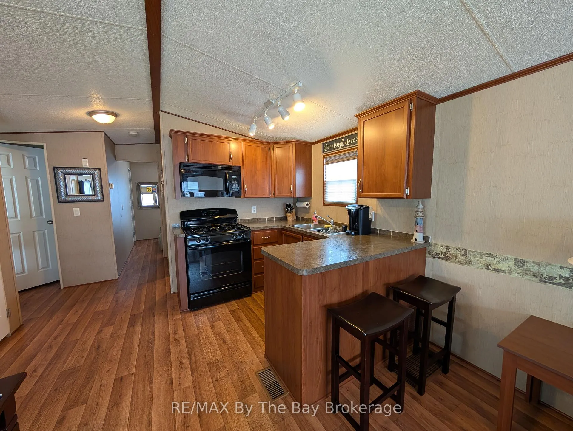 Photo 10 of 2 White Pines Trail, Wasaga Beach — HOMEH