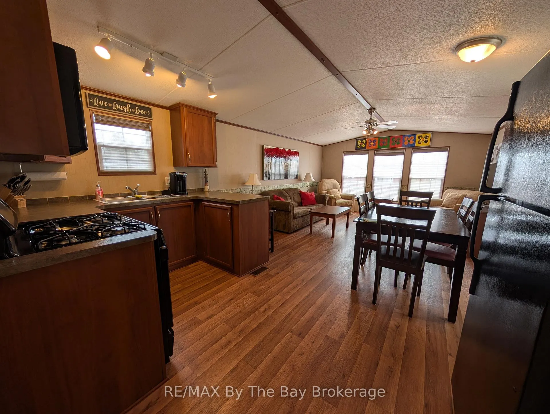 Photo 13 of 2 White Pines Trail, Wasaga Beach — HOMEH