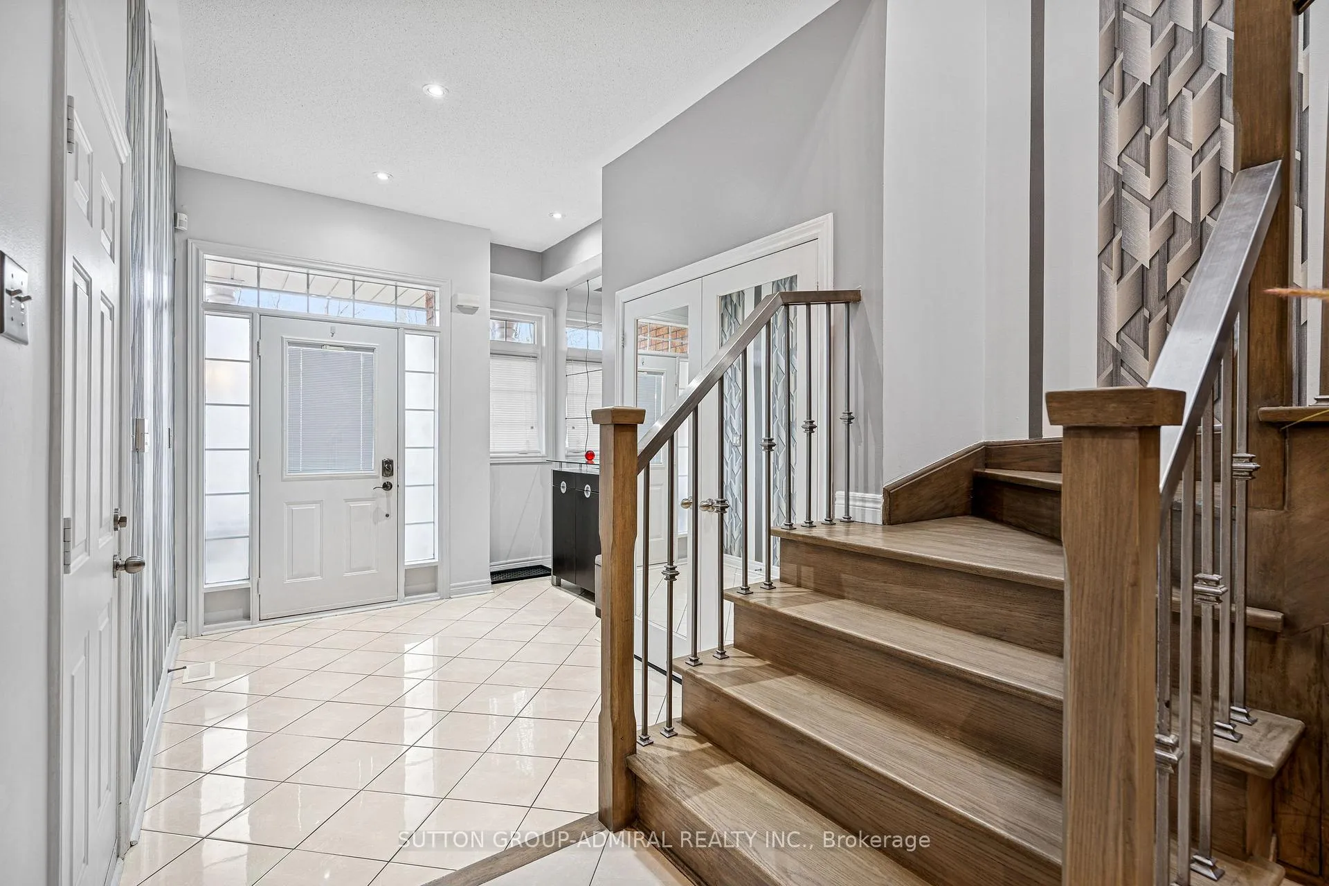 Photo 5 of 63 Vivaldi Drive, Vaughan, Patterson — HOMEH