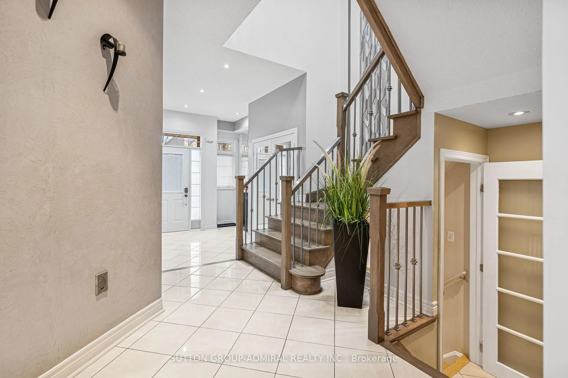 Photo 7 of 63 Vivaldi Drive, Vaughan, Patterson — HOMEH