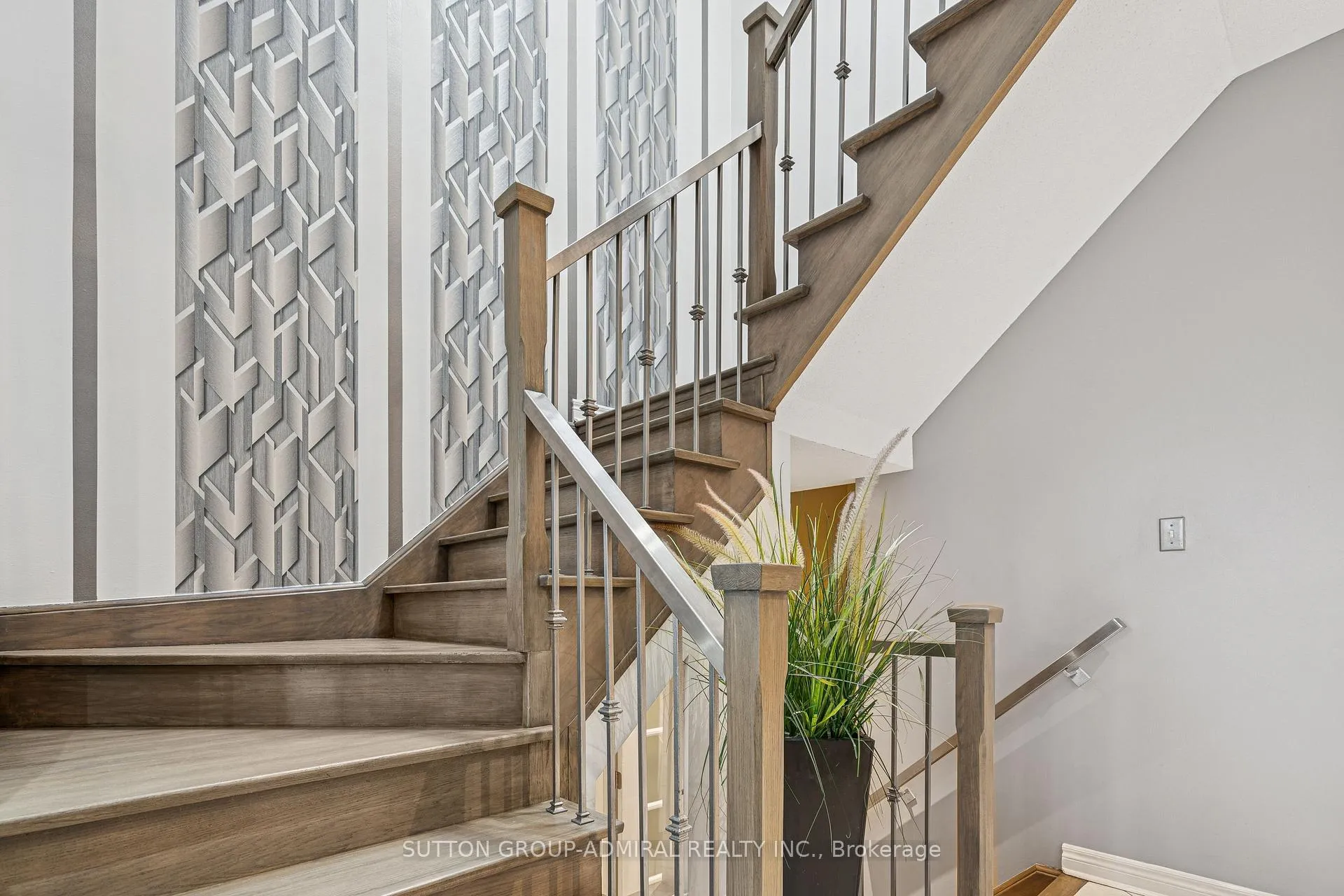 Photo 8 of 63 Vivaldi Drive, Vaughan, Patterson — HOMEH