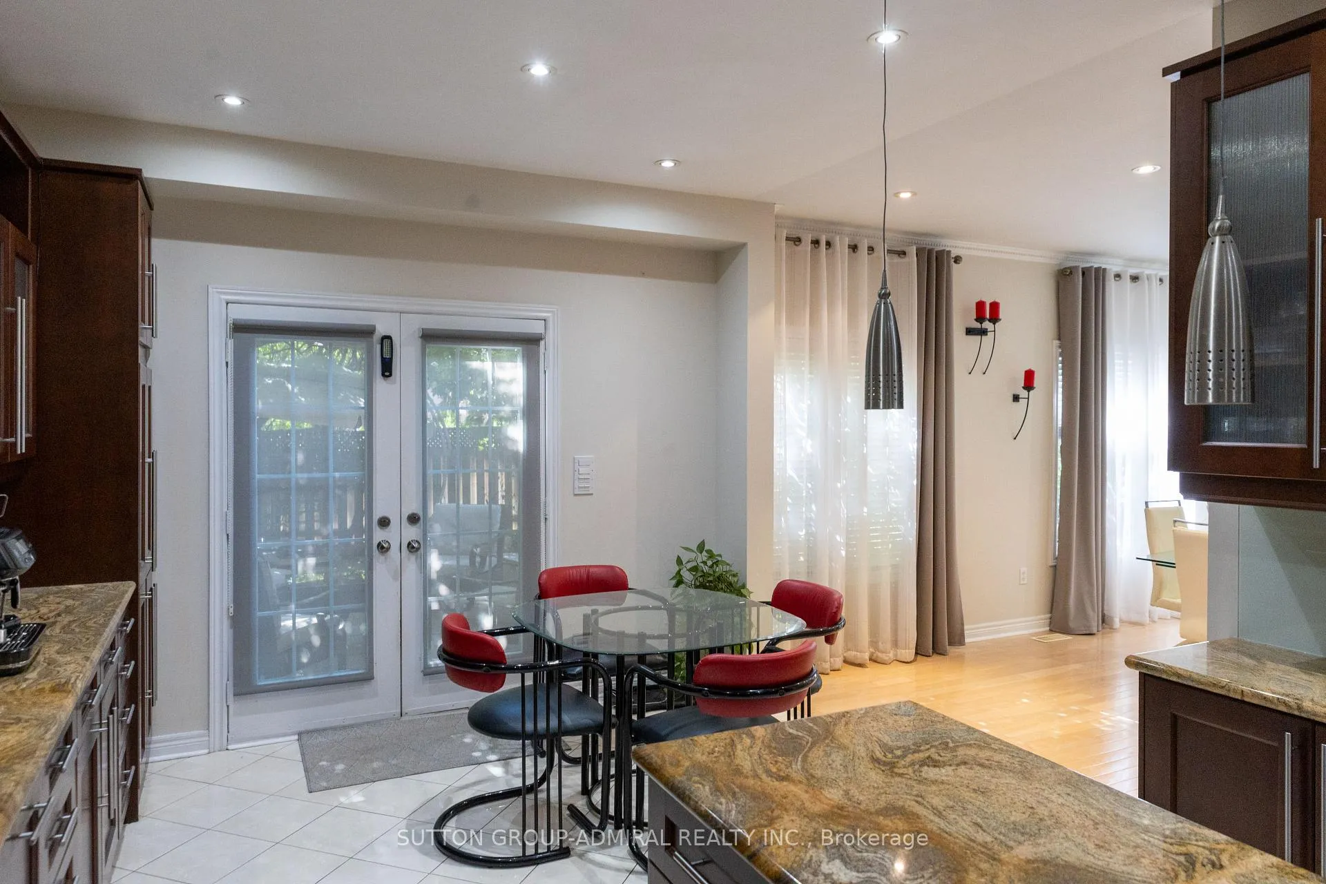 Photo 9 of 63 Vivaldi Drive, Vaughan, Patterson — HOMEH