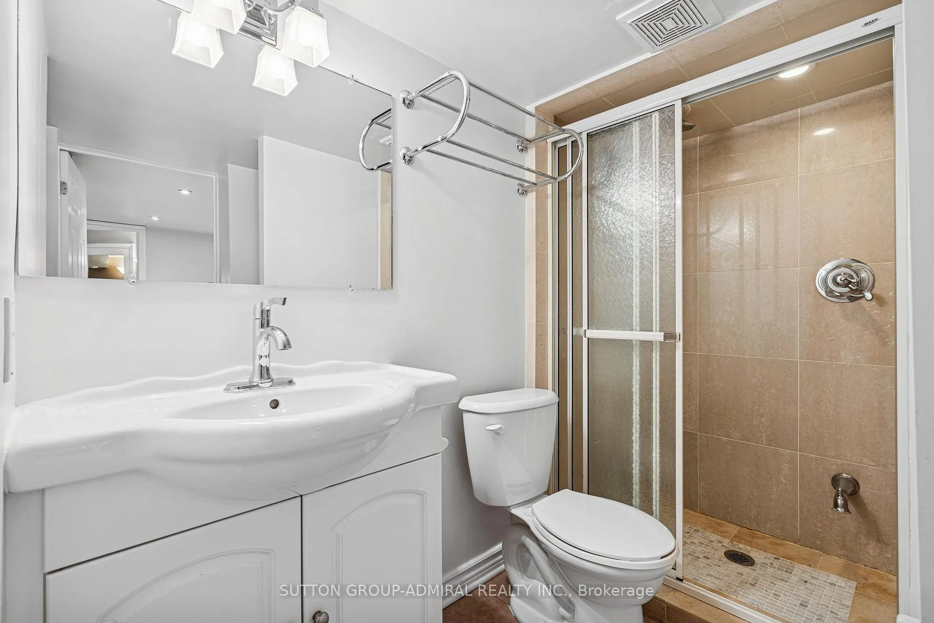 Photo 16 of 63 Vivaldi Drive, Vaughan, Patterson — HOMEH