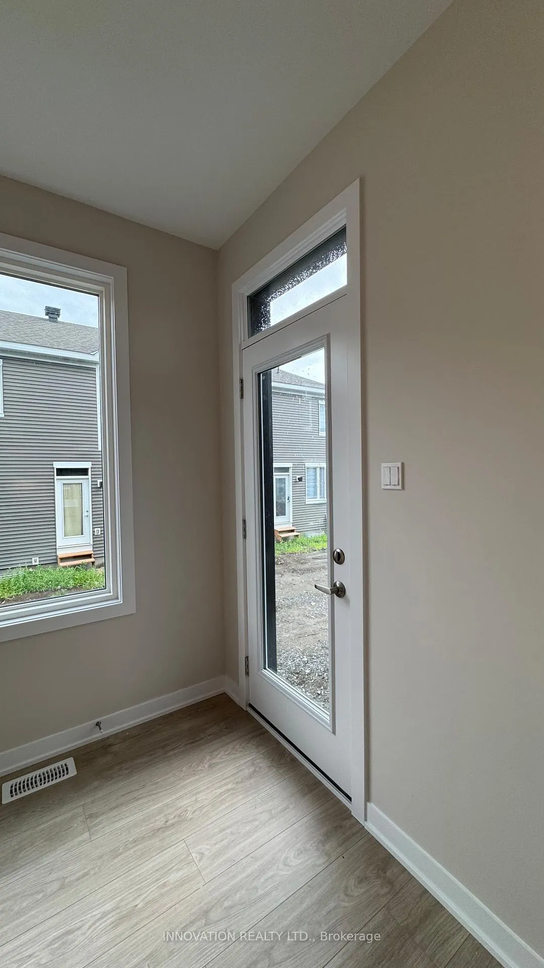 Photo 3 of 14 Pumice Place, Ottawa, Barrhaven - Half Moon Bay — HOMEH