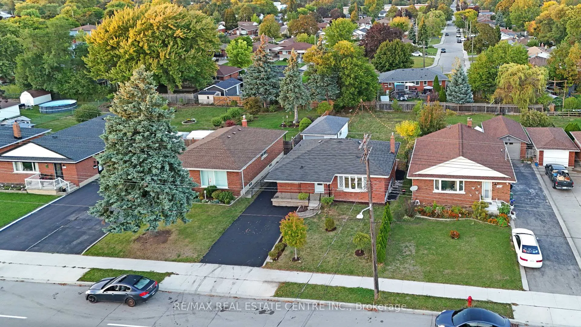 Photo 2 of 959 Mohawk Road E, Hamilton, Huntington — HOMEH