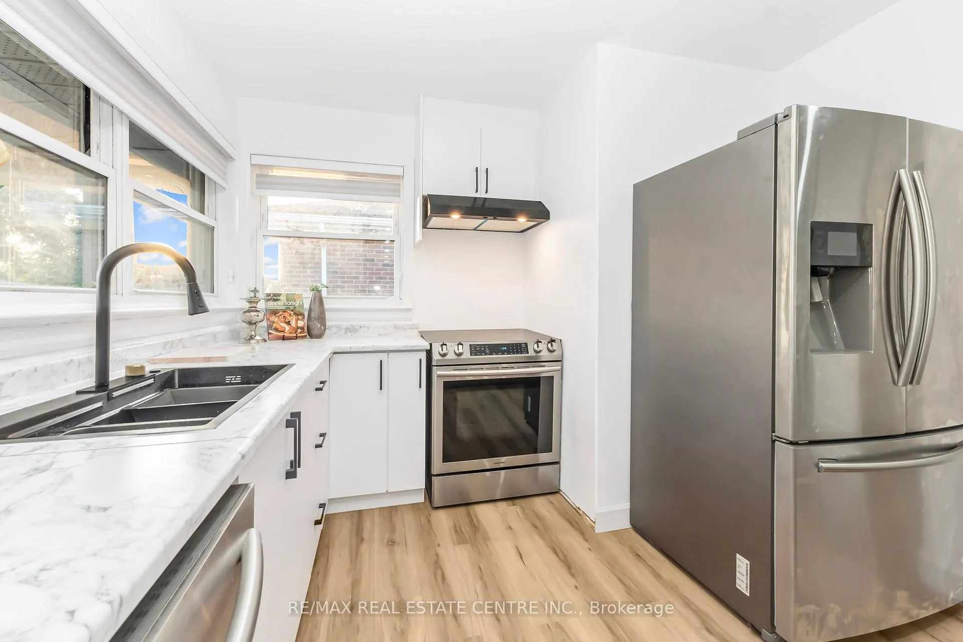 Photo 12 of 959 Mohawk Road E, Hamilton, Huntington — HOMEH