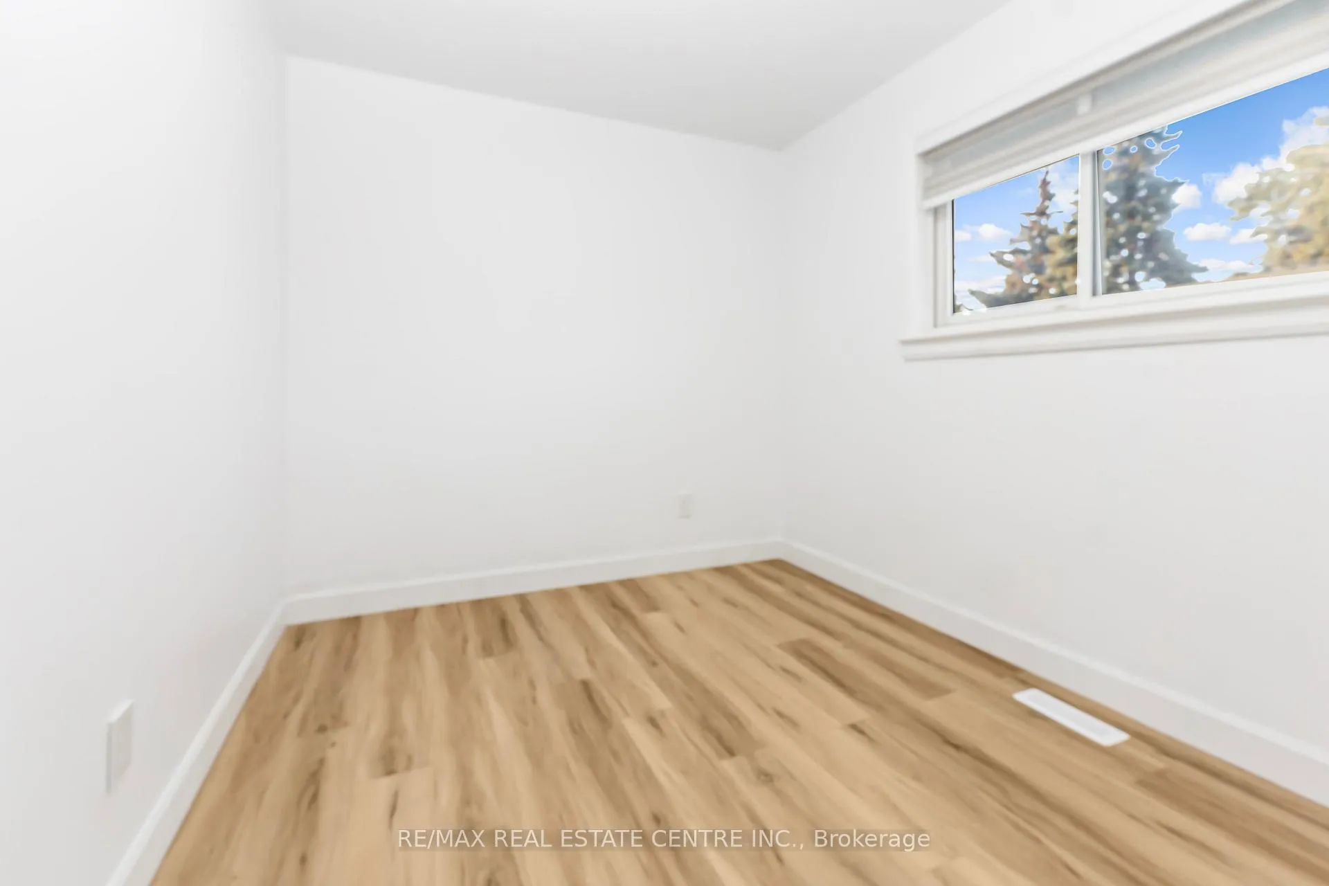 Photo 19 of 959 Mohawk Road E, Hamilton, Huntington — HOMEH