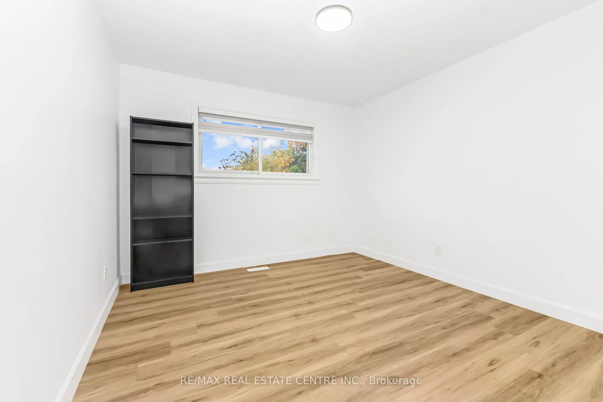 Photo 21 of 959 Mohawk Road E, Hamilton, Huntington — HOMEH