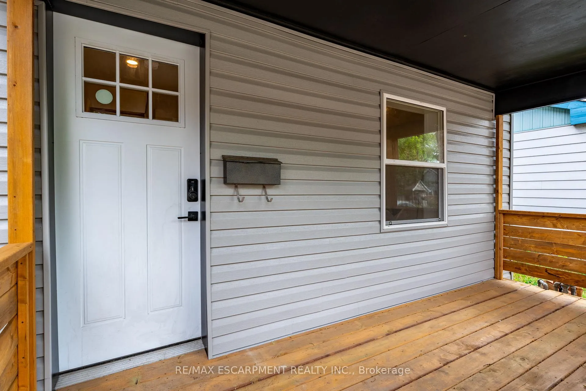 Photo 4 of 29 New Street, Hamilton, Strathcona — HOMEH