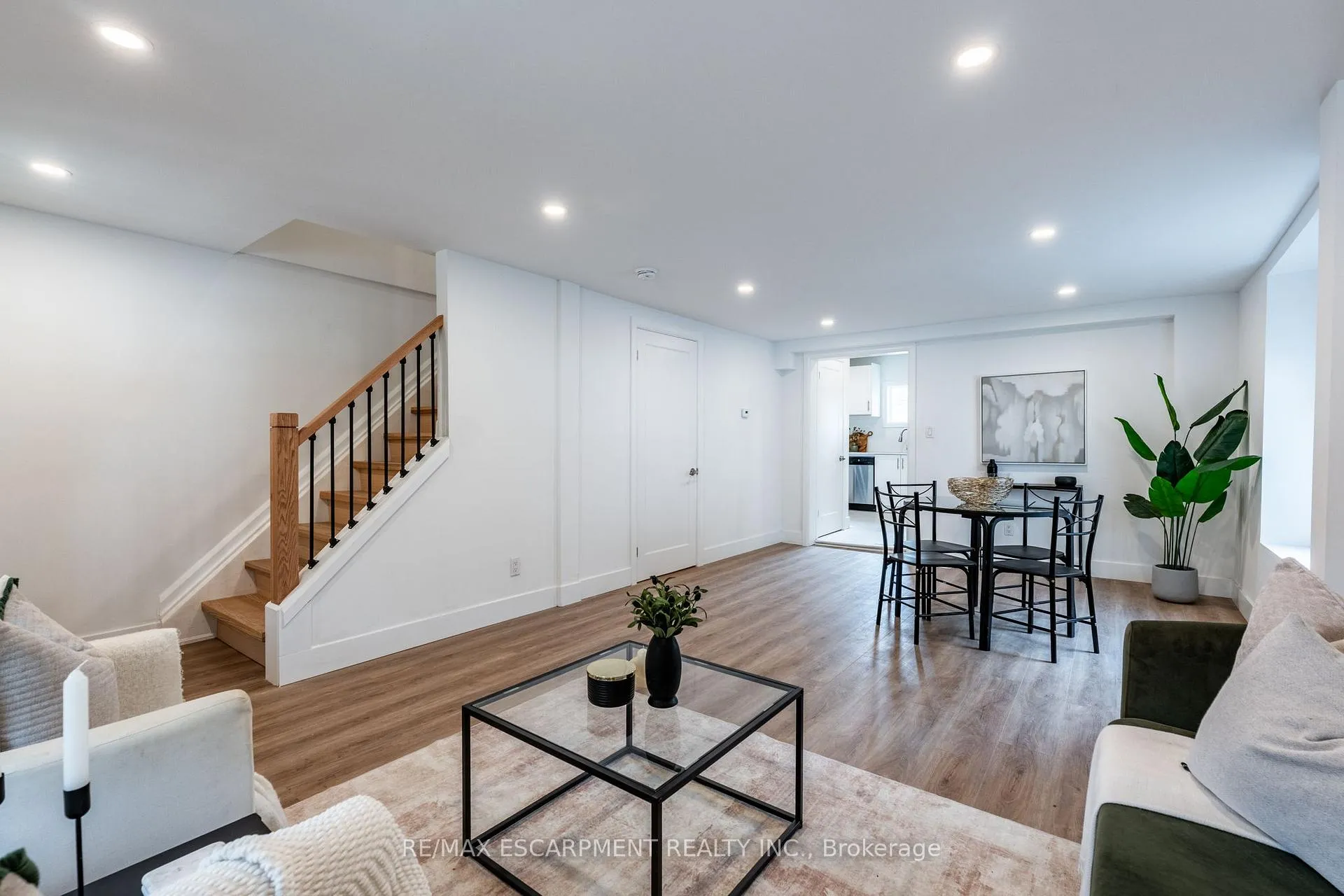 Photo 8 of 29 New Street, Hamilton, Strathcona — HOMEH