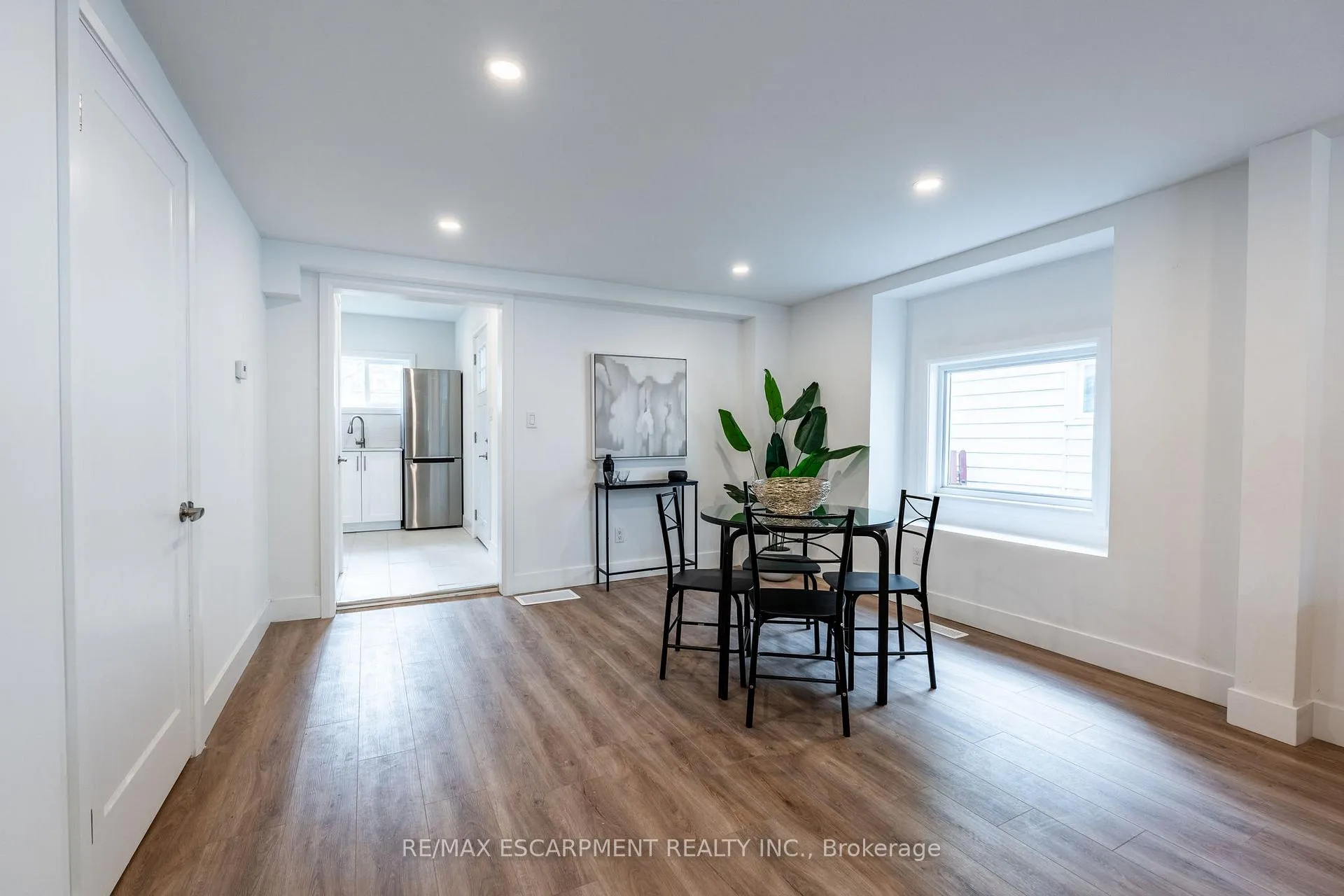 Photo 9 of 29 New Street, Hamilton, Strathcona — HOMEH