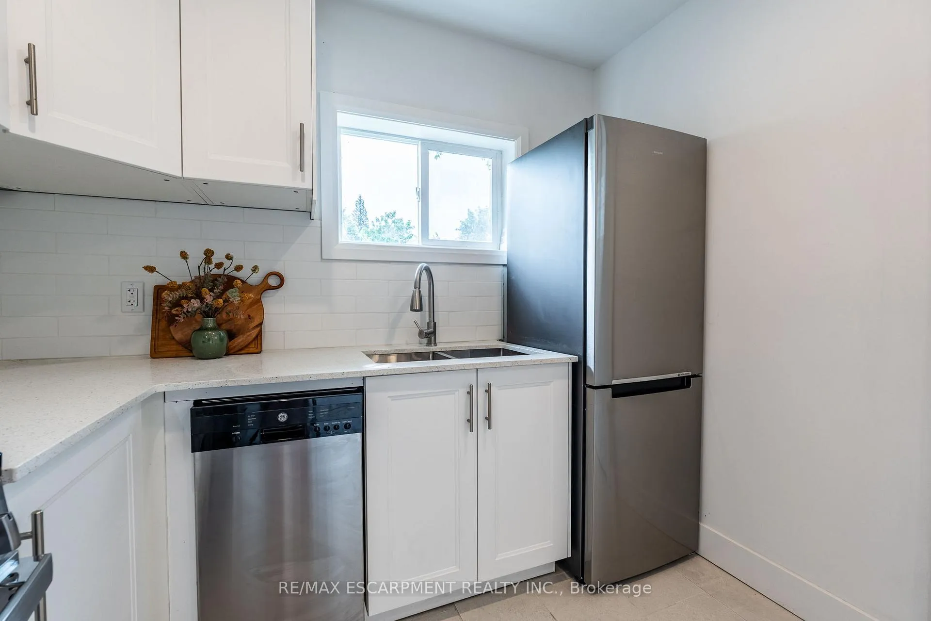 Photo 14 of 29 New Street, Hamilton, Strathcona — HOMEH