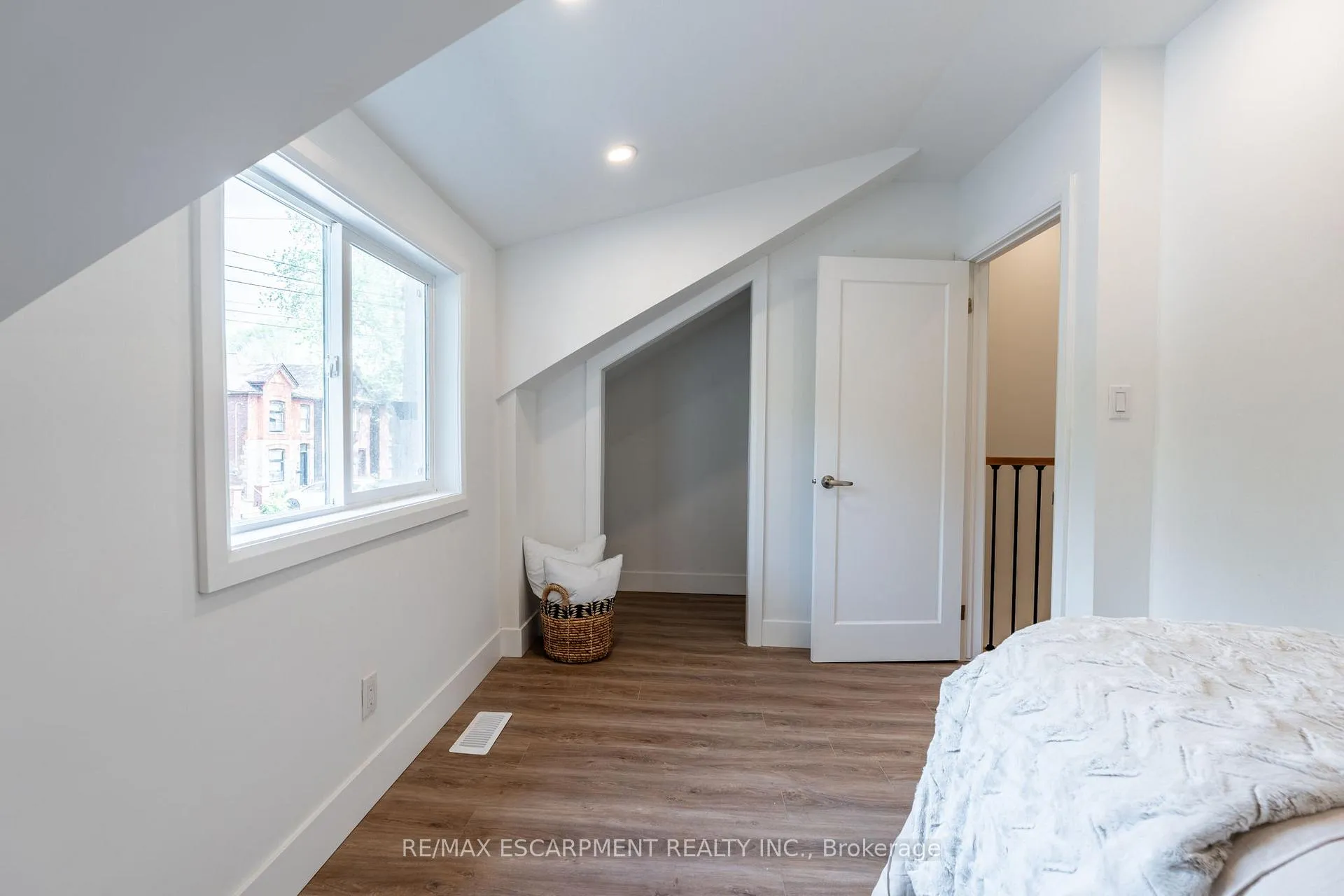 Photo 19 of 29 New Street, Hamilton, Strathcona — HOMEH