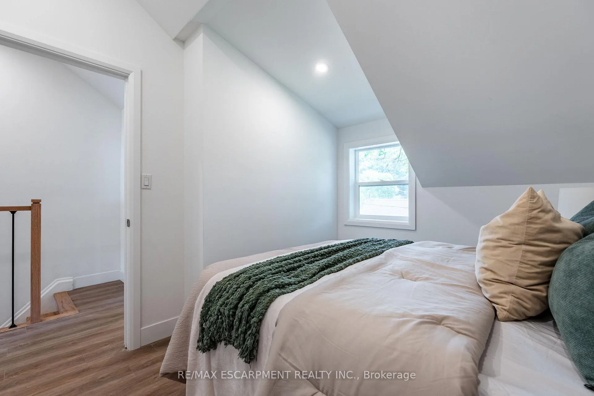 Photo 21 of 29 New Street, Hamilton, Strathcona — HOMEH