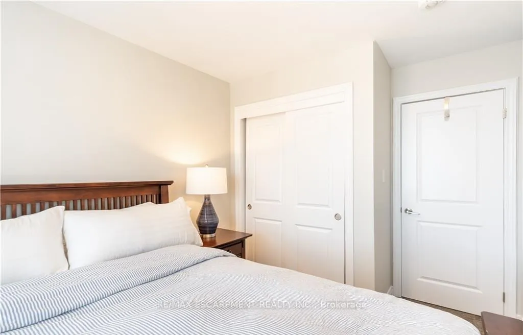 Photo 463 of 15 Pierre Trudeau Lane, Grimsby, Grimsby Beach — HOMEH