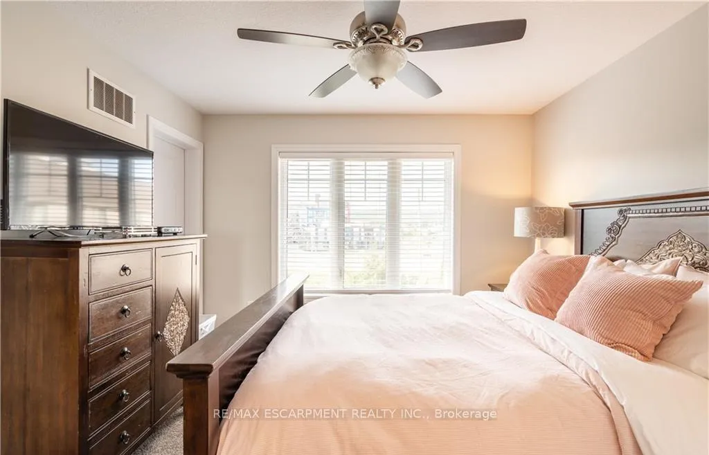 Photo 491 of 15 Pierre Trudeau Lane, Grimsby, Grimsby Beach — HOMEH