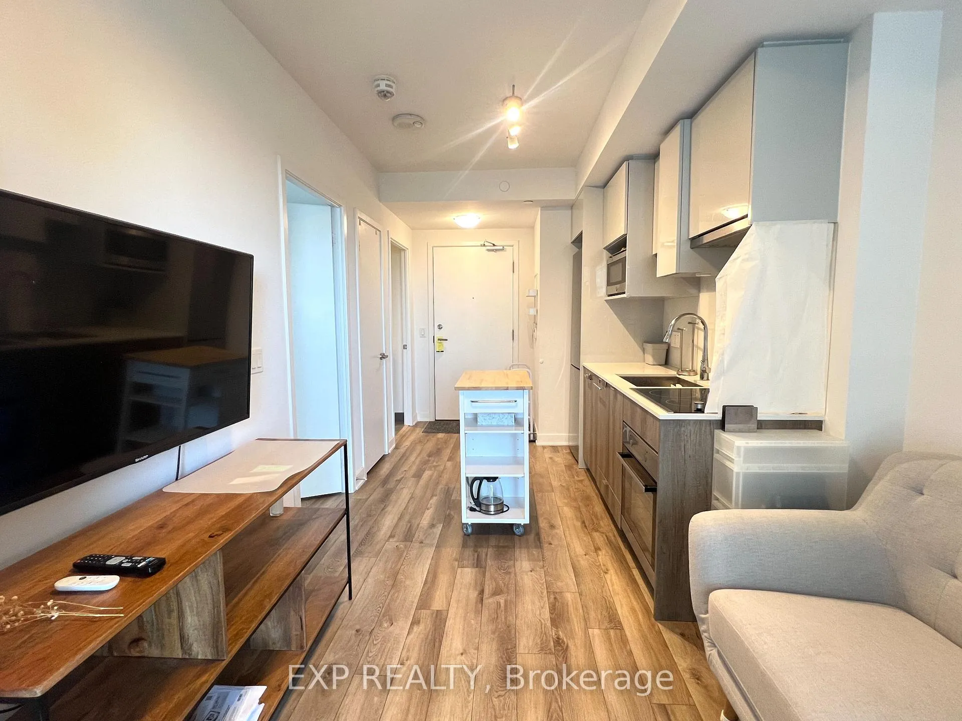 Photo 4 of Unit 3013, 195 Redpath Avenue, Toronto, Mount Pleasant West — HOMEH