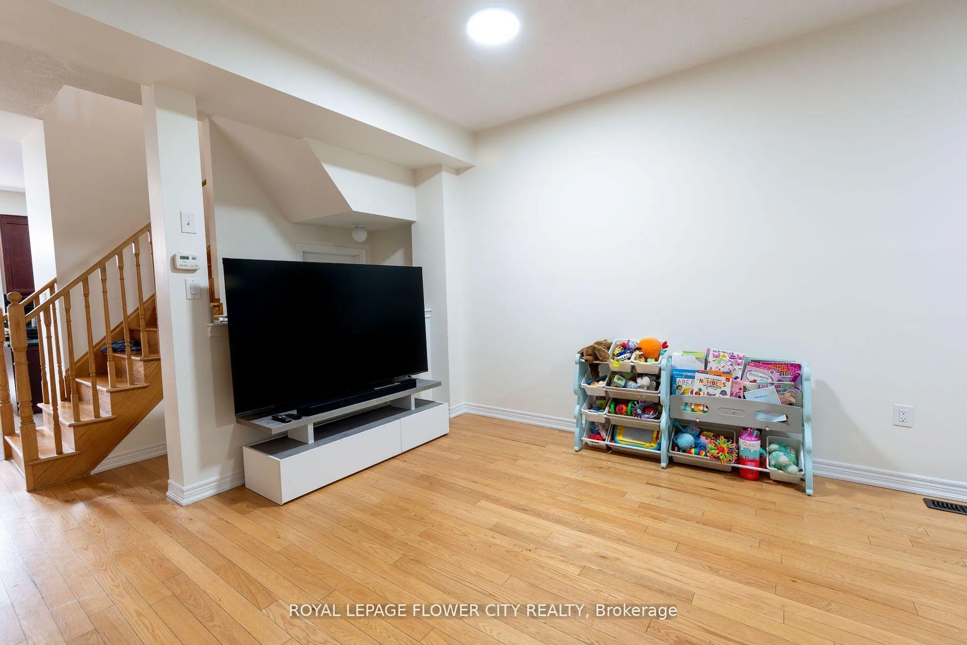 Photo 4 of 15 Sea Drifter Crescent, Brampton, Bram East — HOMEH