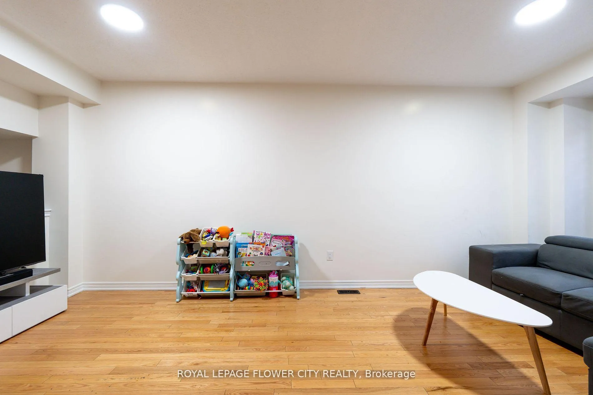 Photo 6 of 15 Sea Drifter Crescent, Brampton, Bram East — HOMEH